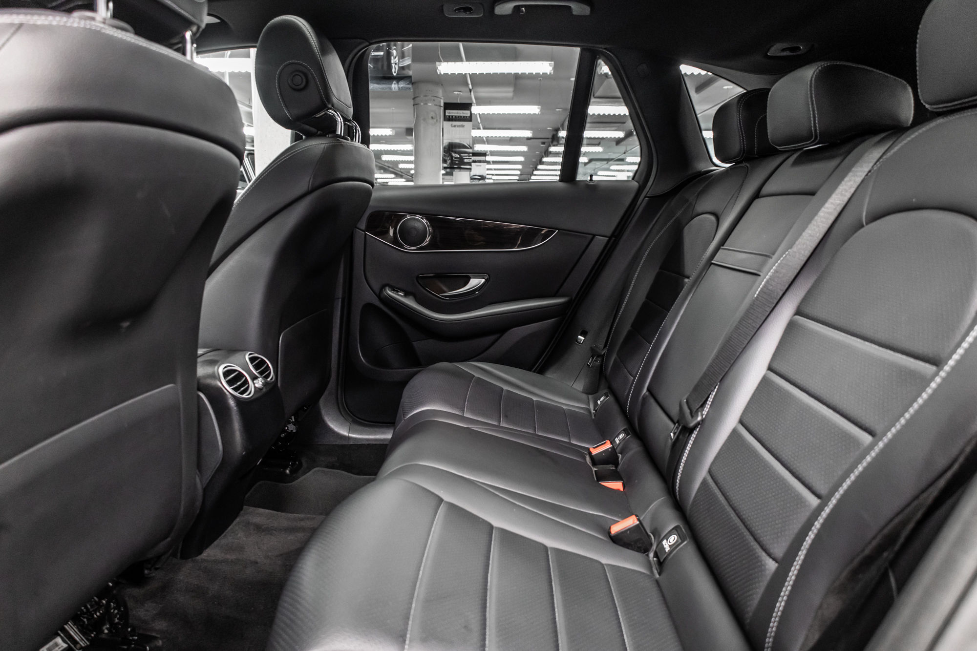 2018 Mercedes-Benz GLC300 in Dollard-des-Ormeaux, Quebec