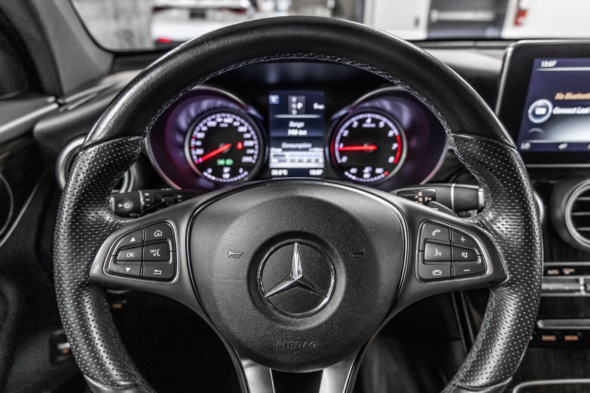 2018 Mercedes-Benz GLC300 in Dollard-des-Ormeaux, Quebec