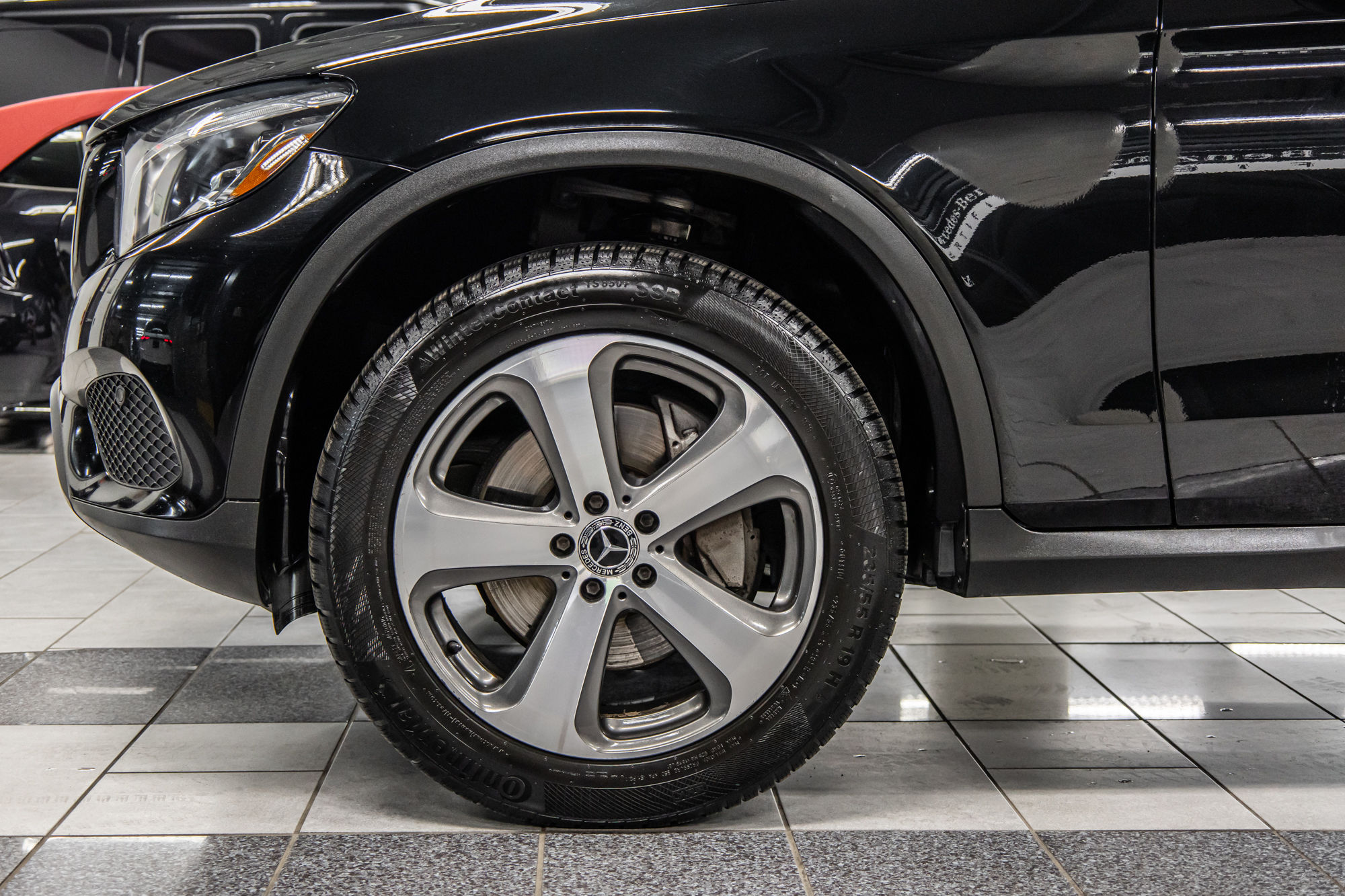 2018 Mercedes-Benz GLC300 in Dollard-des-Ormeaux, Quebec