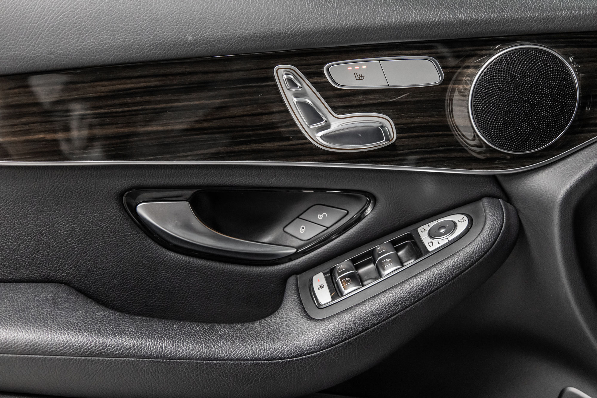 2018 Mercedes-Benz GLC300 in Dollard-des-Ormeaux, Quebec