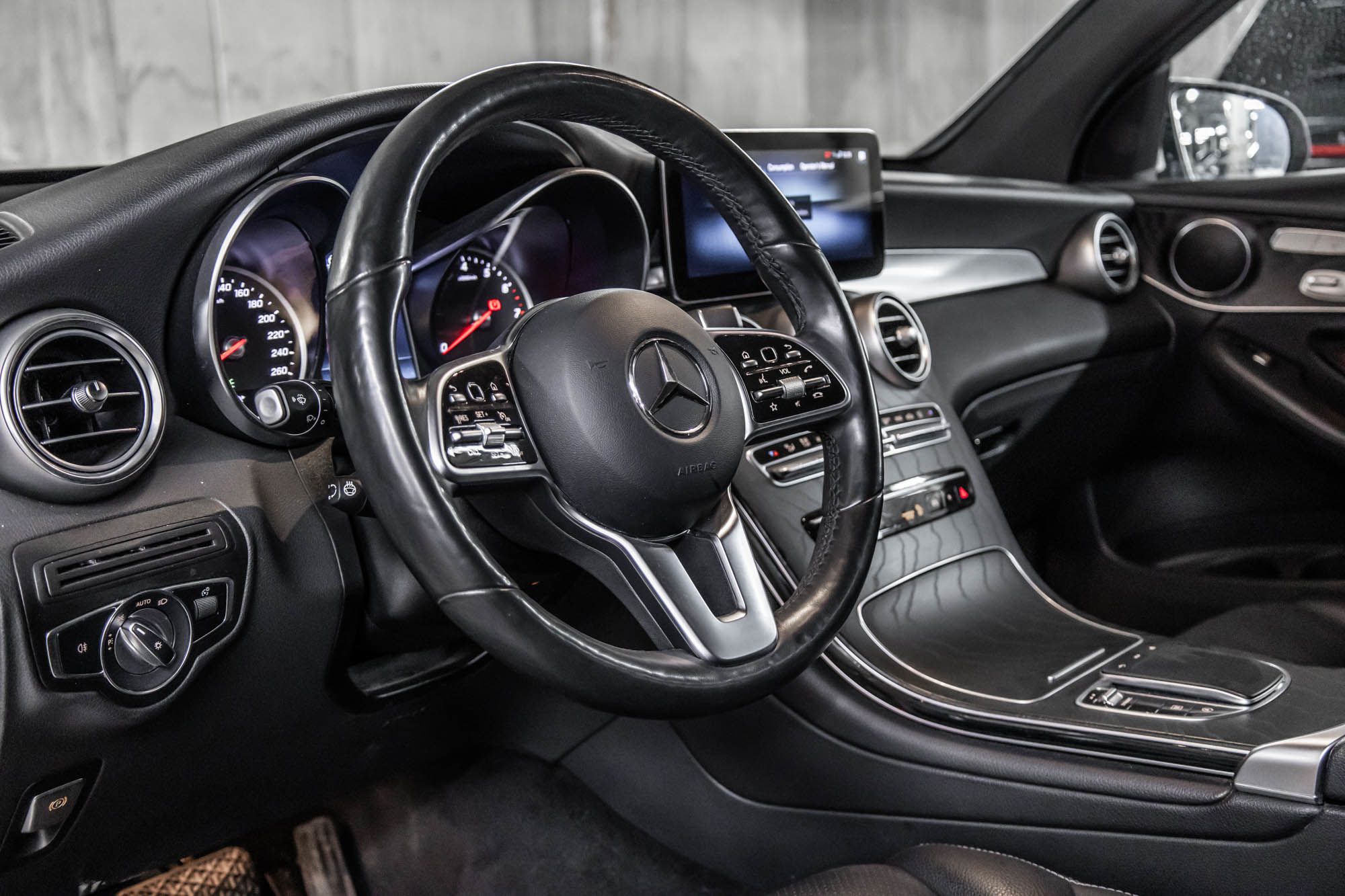 Mercedes-Benz GLC300  2021 à Dollard-des-Ormeaux, Québec