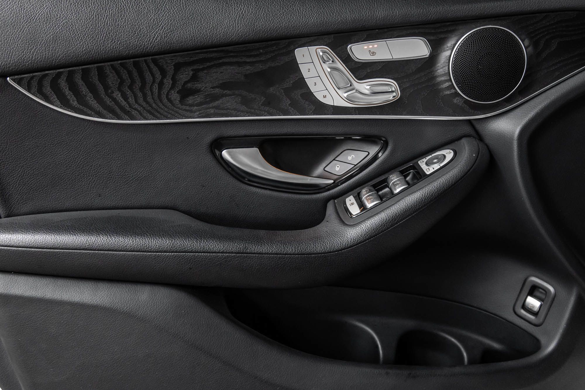 Mercedes-Benz GLC300  2021 à Dollard-des-Ormeaux, Québec