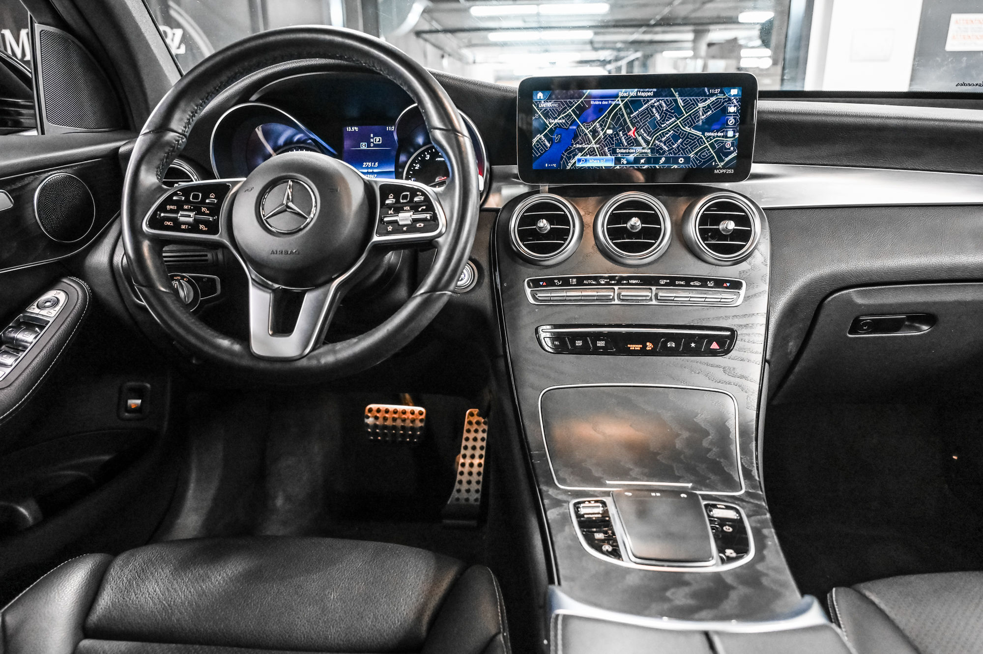 Mercedes-Benz GLC300  2022 à Dollard-des-Ormeaux, Québec