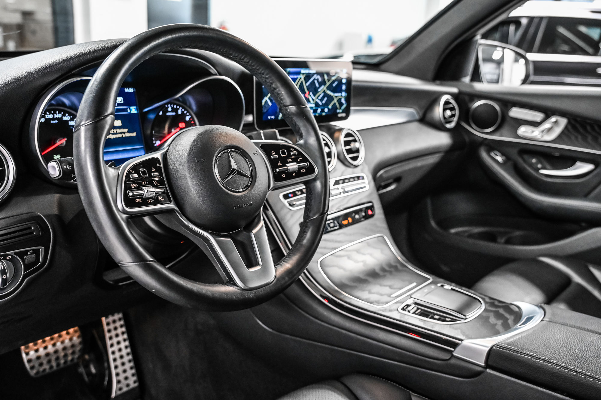 Mercedes-Benz GLC300  2022 à Dollard-des-Ormeaux, Québec