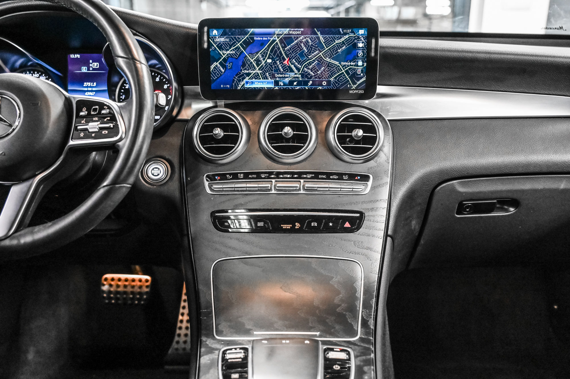 Mercedes-Benz GLC300  2022 à Dollard-des-Ormeaux, Québec