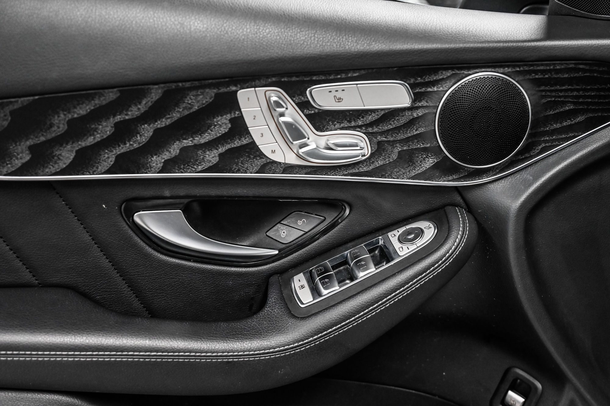 Mercedes-Benz GLC300  2022 à Dollard-des-Ormeaux, Québec