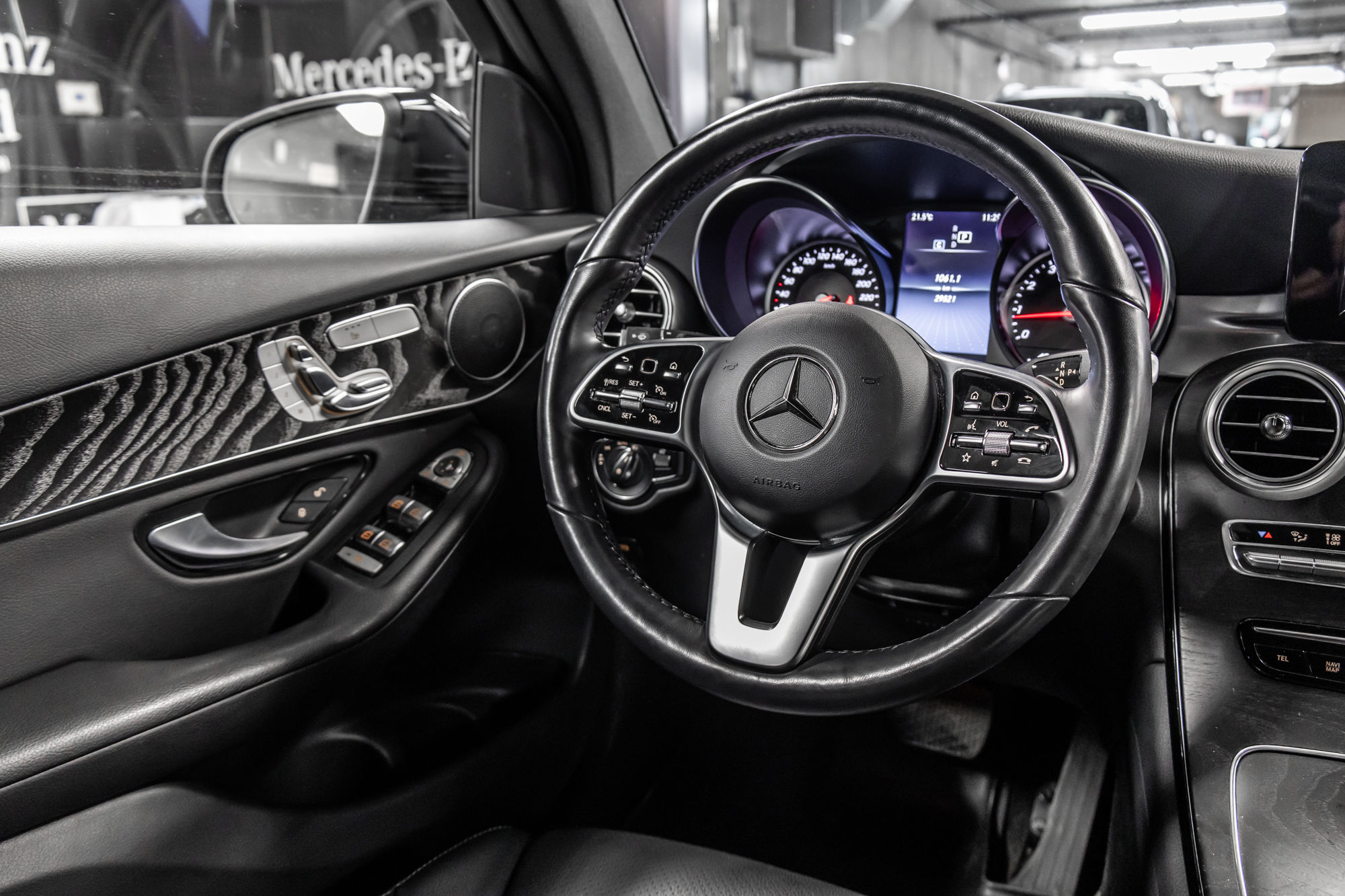 Mercedes-Benz GLC300  2022 à Dollard-des-Ormeaux, Québec