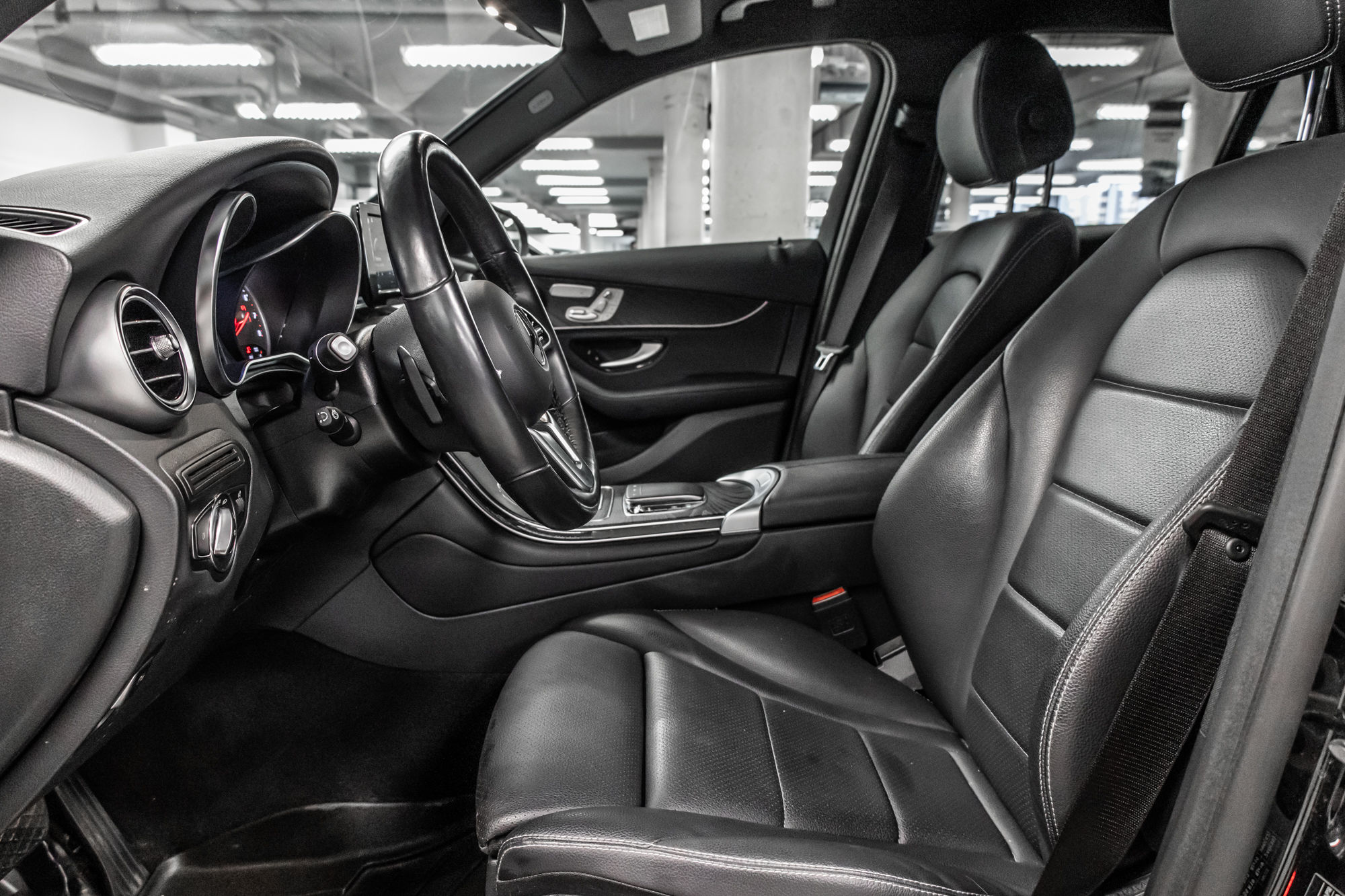 Mercedes-Benz GLC300  2022 à Dollard-des-Ormeaux, Québec