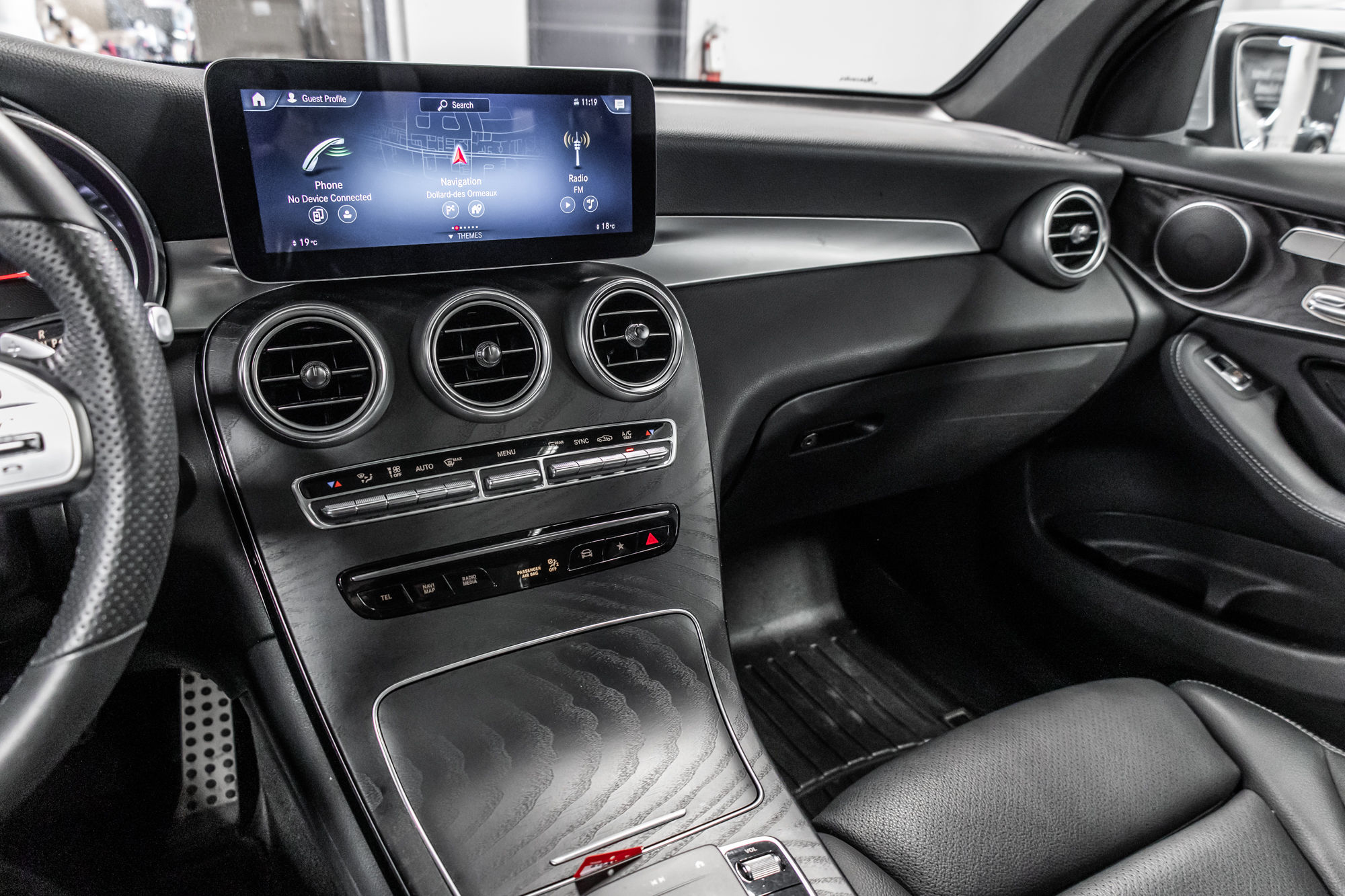 Mercedes-Benz GLC300  2022 à Dollard-des-Ormeaux, Québec