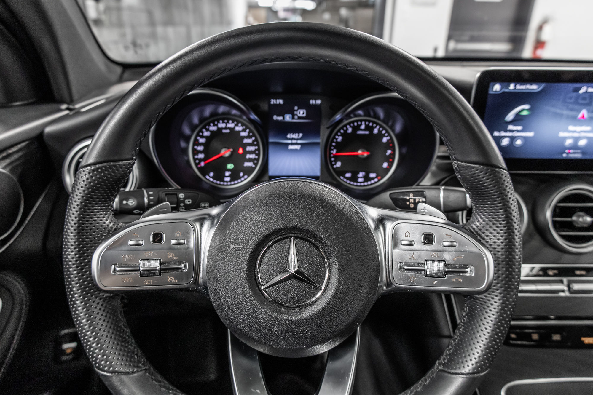 Mercedes-Benz GLC300  2022 à Dollard-des-Ormeaux, Québec