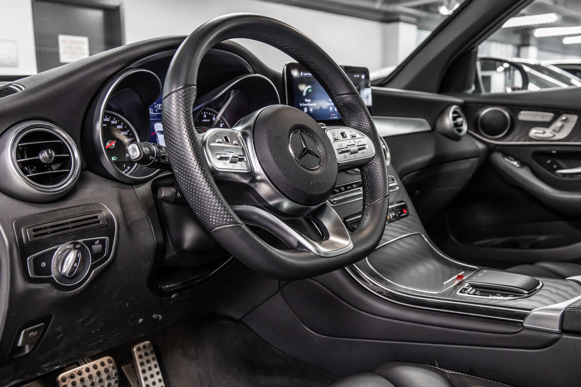 Mercedes-Benz GLC300  2022 à Dollard-des-Ormeaux, Québec