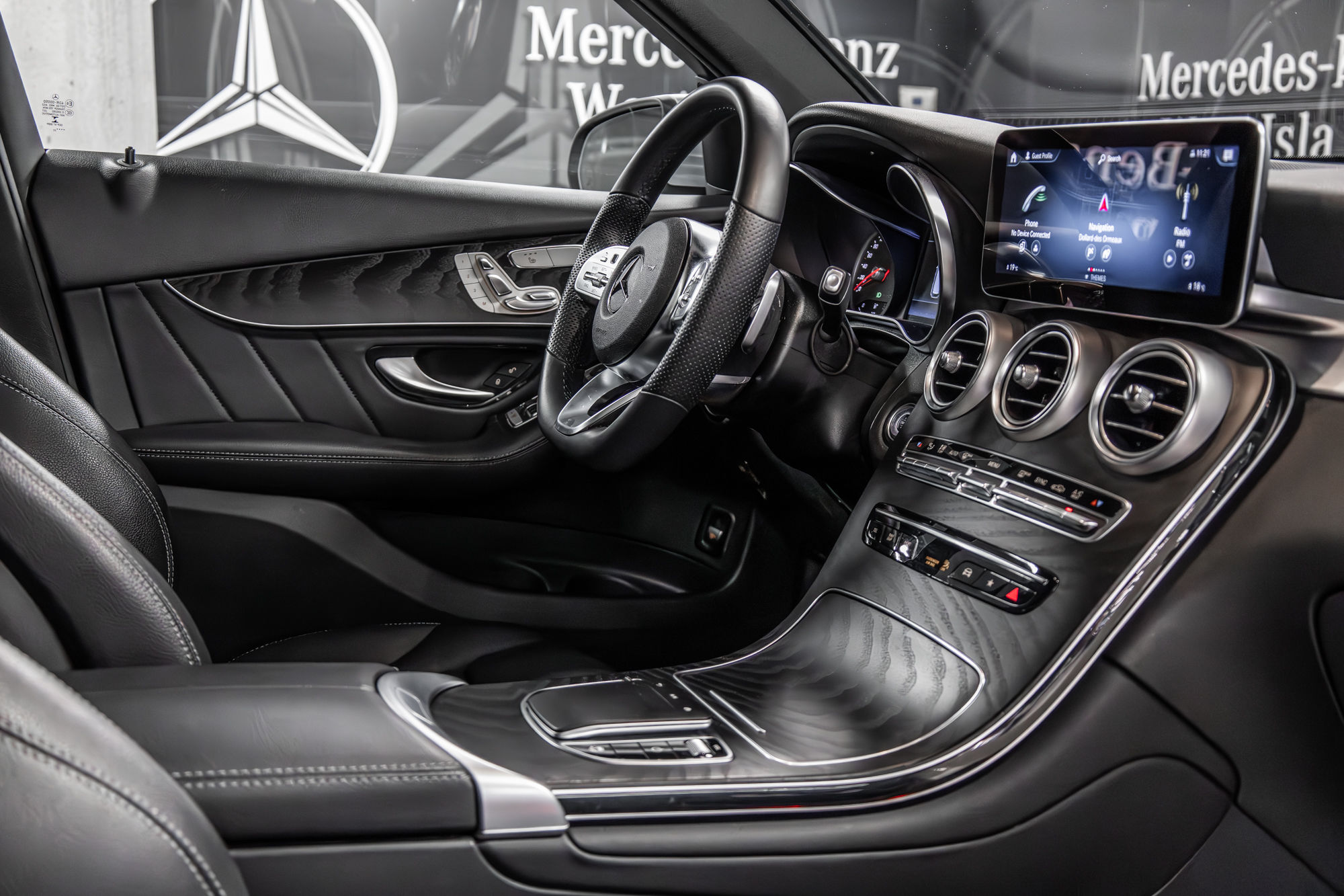 Mercedes-Benz GLC300  2022 à Dollard-des-Ormeaux, Québec