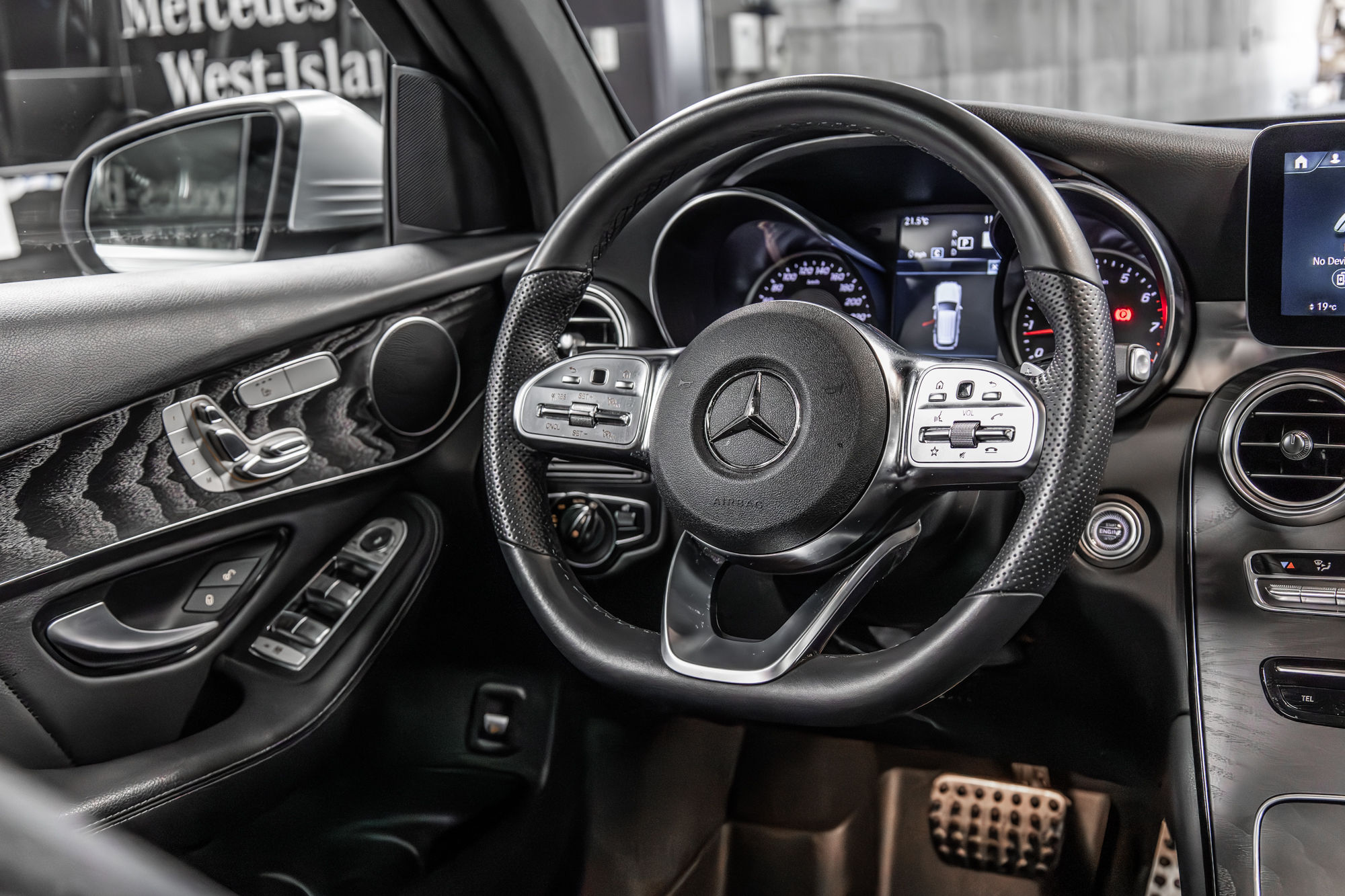 Mercedes-Benz GLC300  2022 à Dollard-des-Ormeaux, Québec