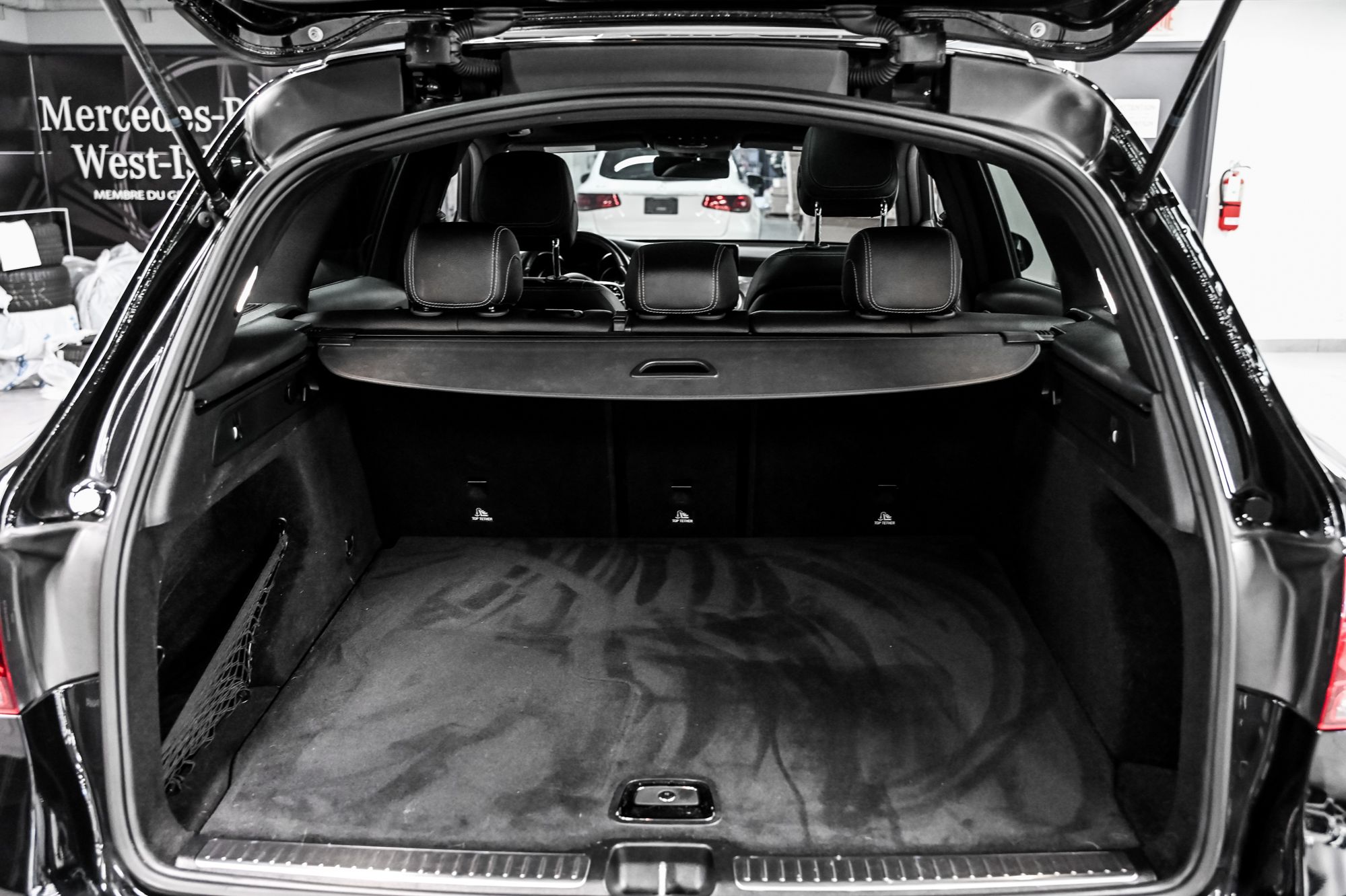 Mercedes-Benz GLC300  2022