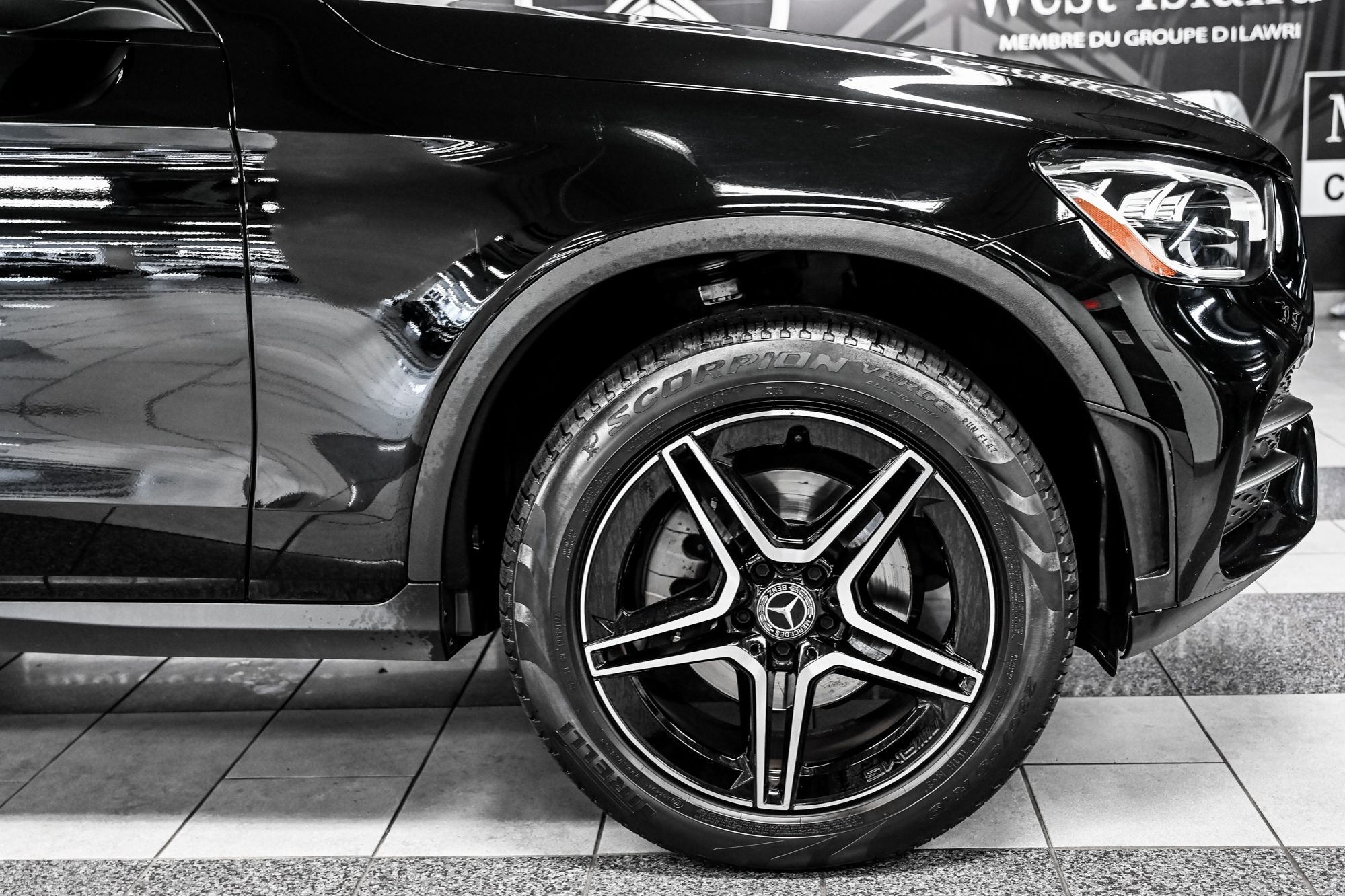 Mercedes-Benz GLC300  2022