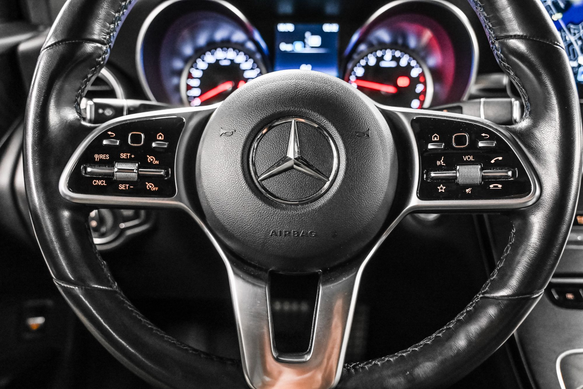 Mercedes-Benz GLC300  2022