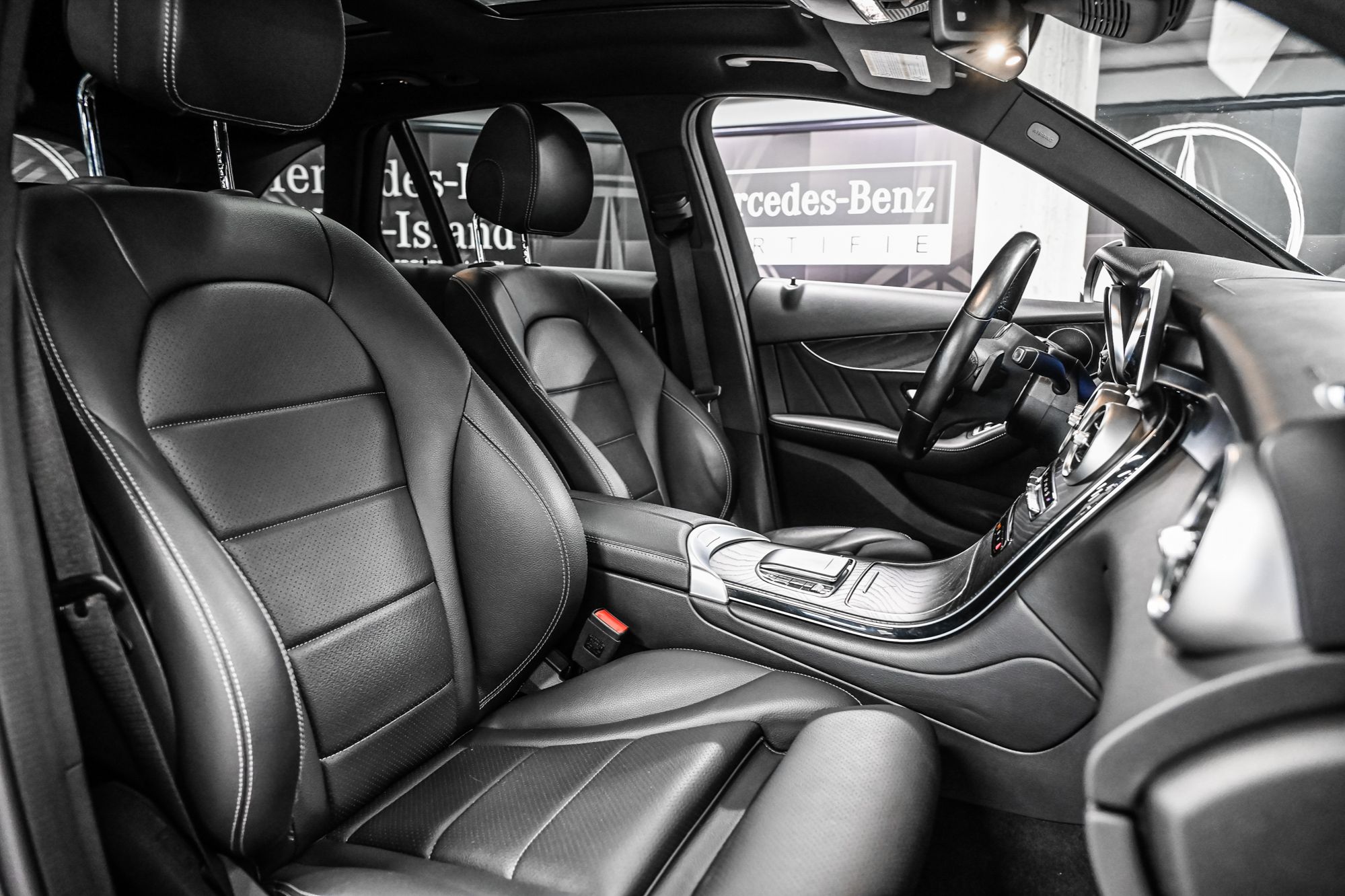 Mercedes-Benz GLC300  2022