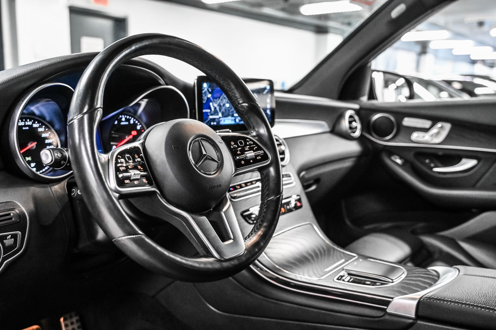 Mercedes-Benz GLC300  2022