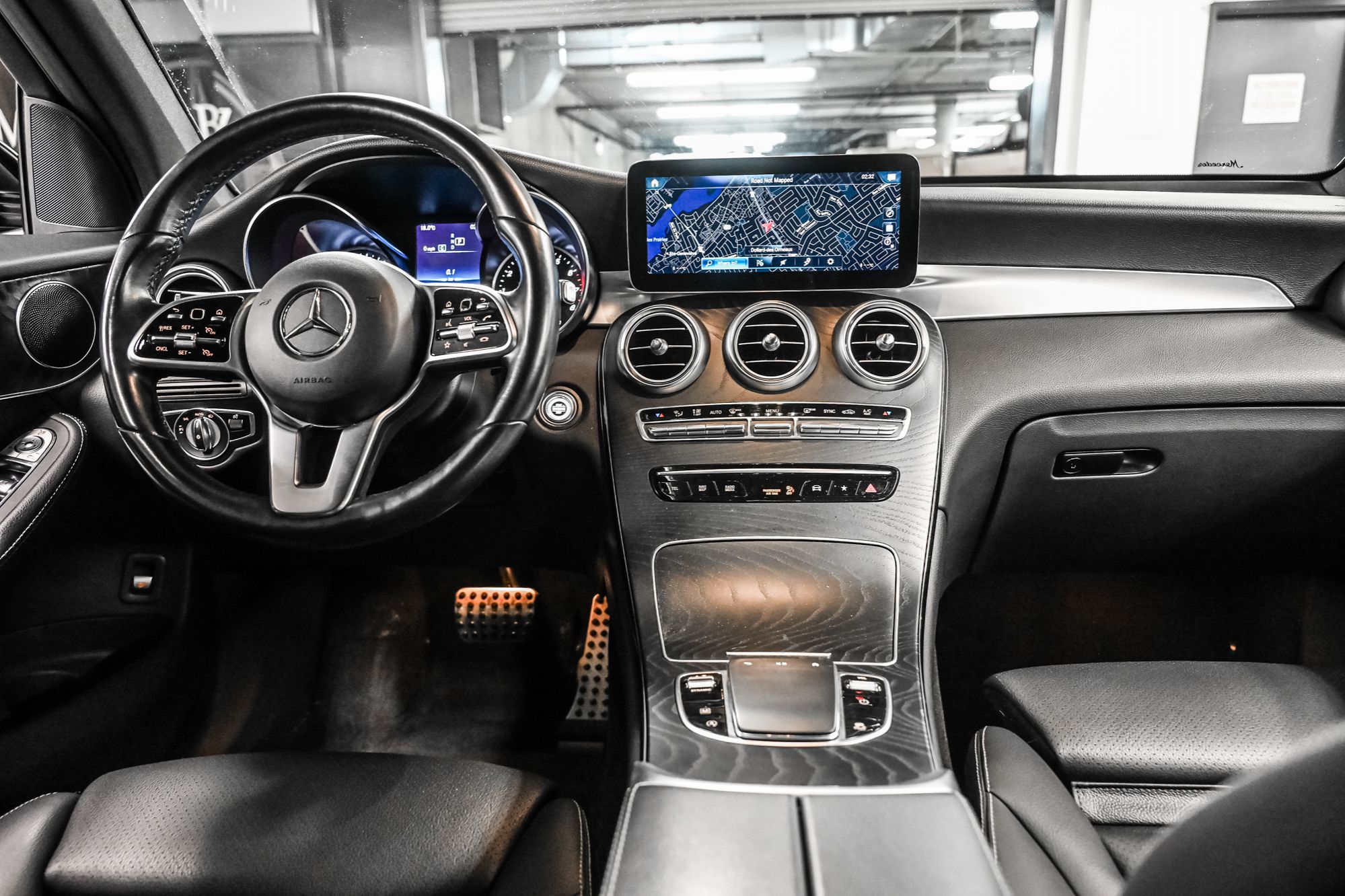 Mercedes-Benz GLC300  2022