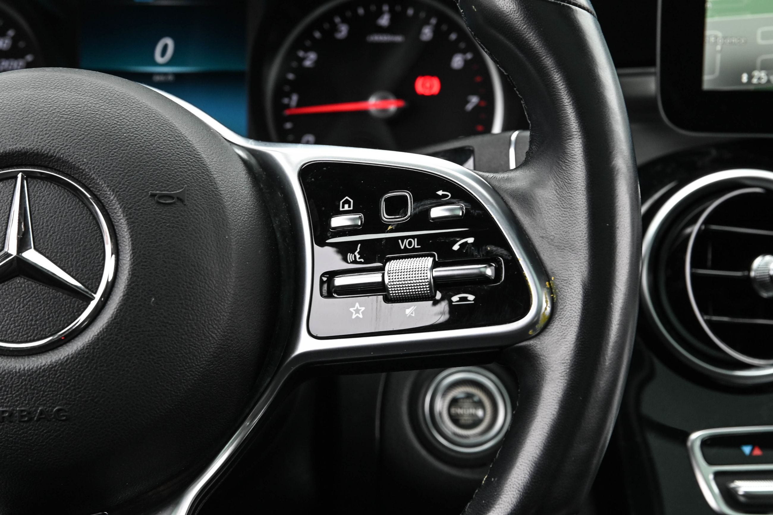 Mercedes-Benz GLC300  2022