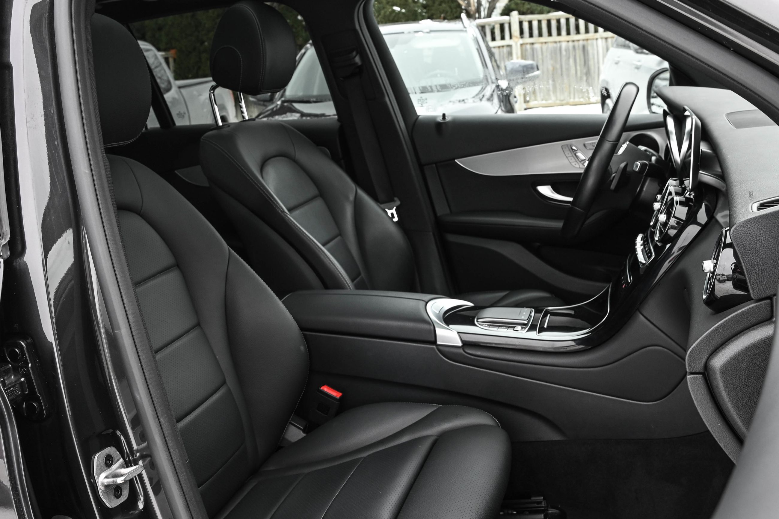 Mercedes-Benz GLC300  2022