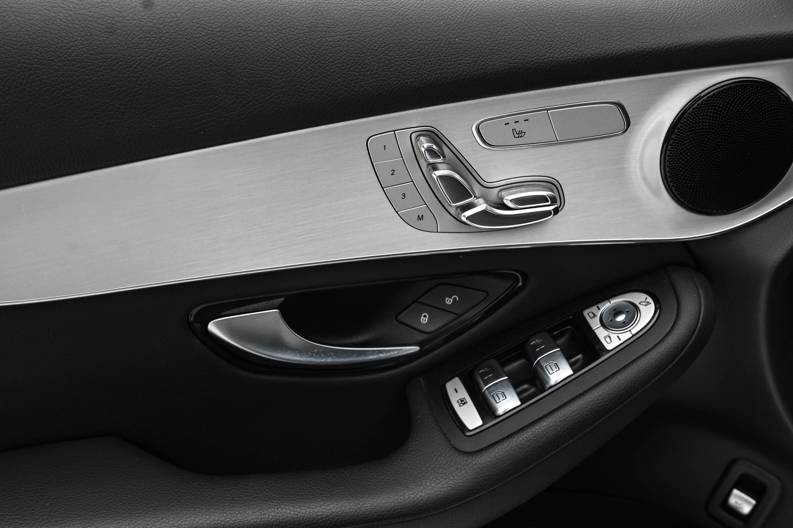 Mercedes-Benz GLC300  2022