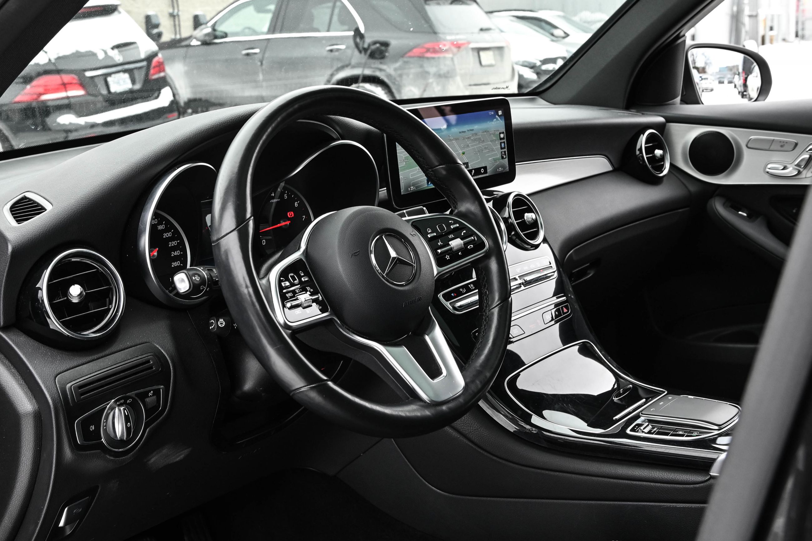 Mercedes-Benz GLC300  2022