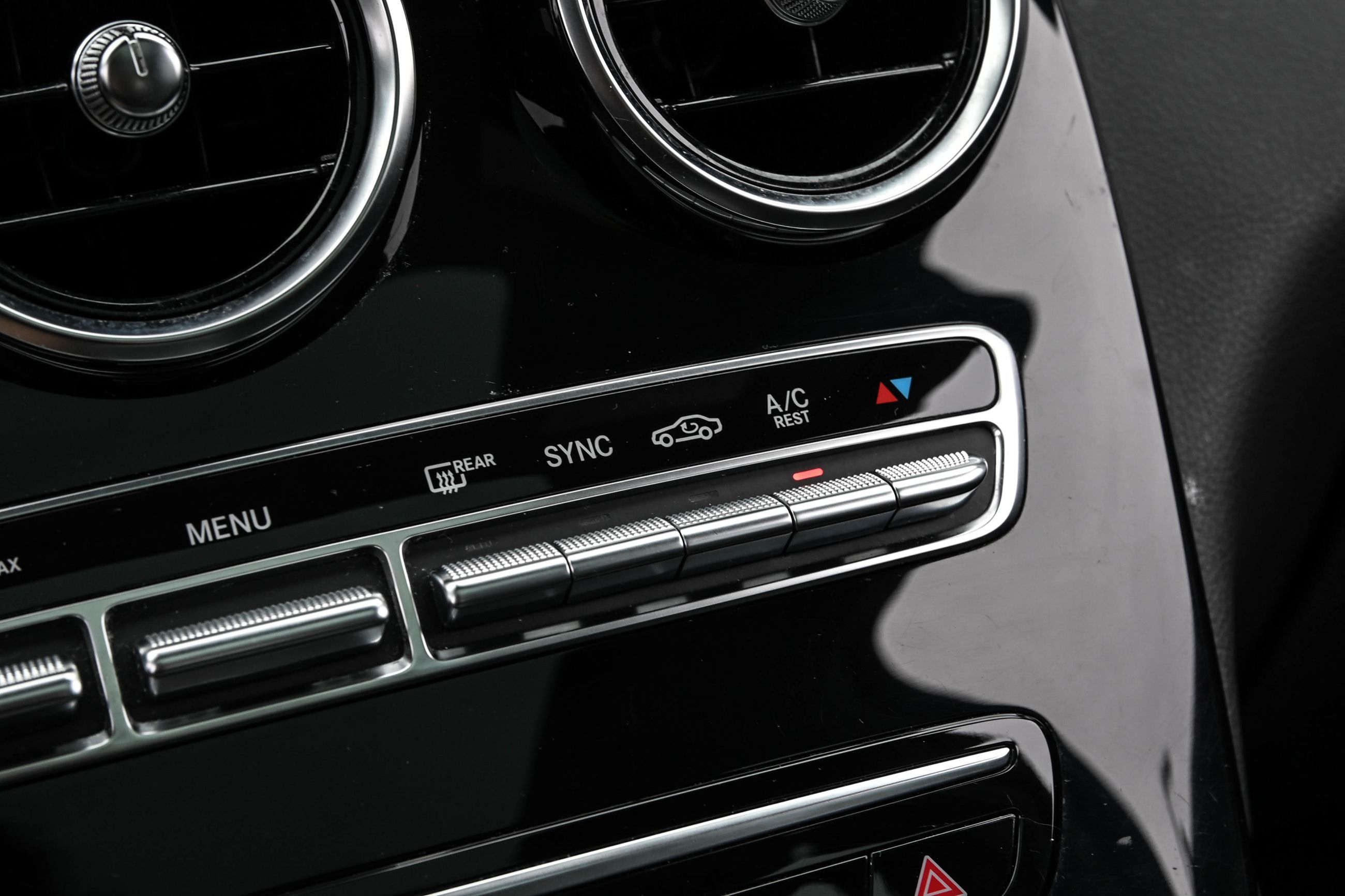 Mercedes-Benz GLC300  2022