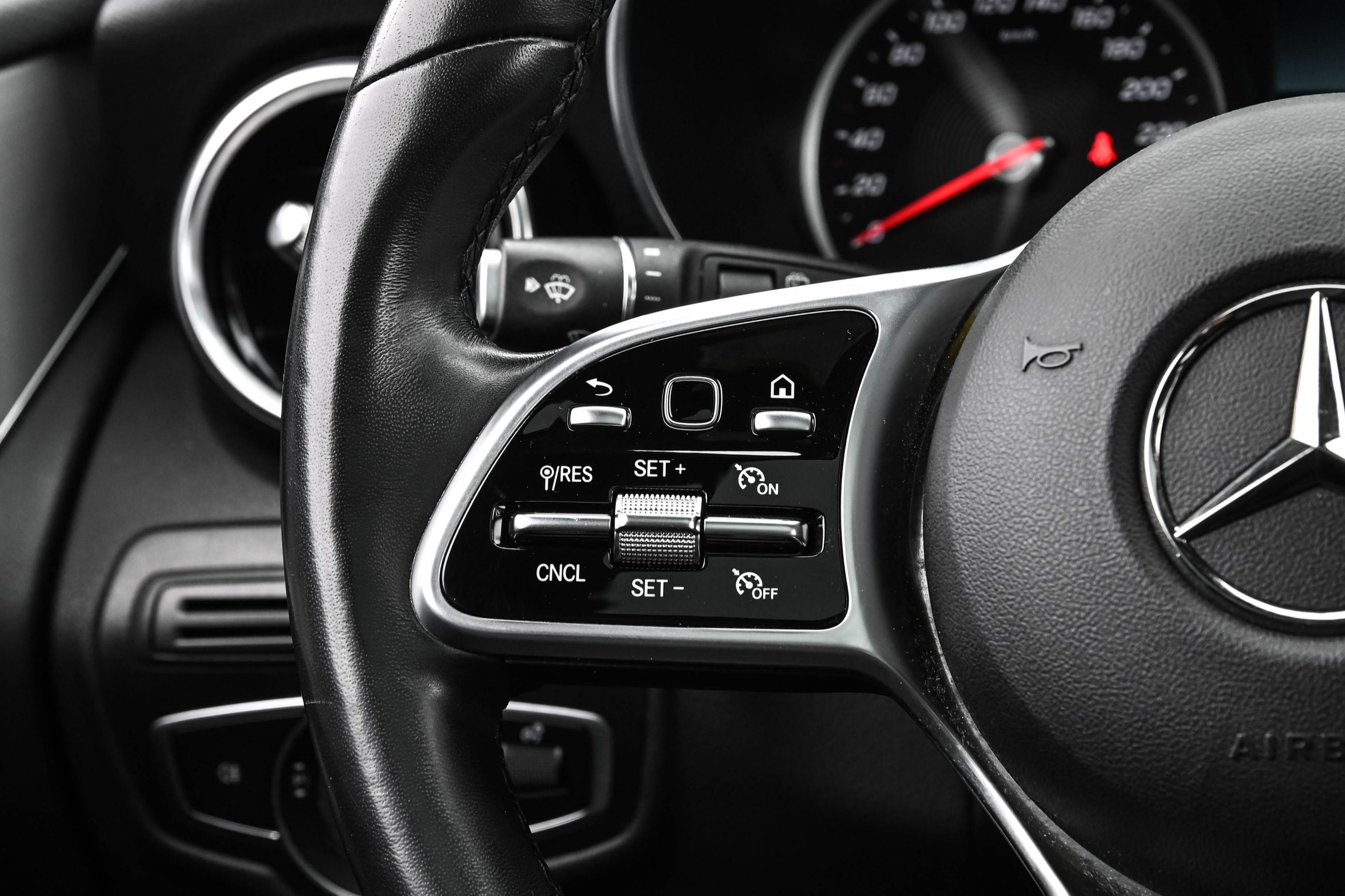 Mercedes-Benz GLC300  2022