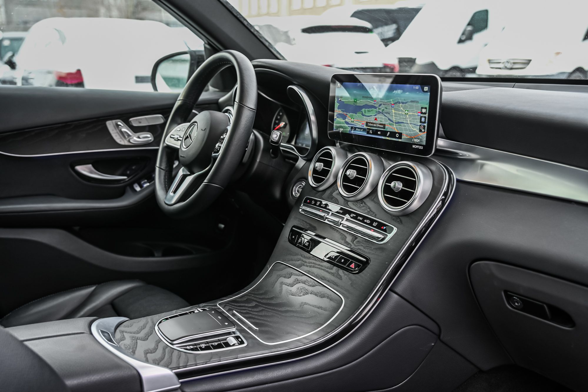 Mercedes-Benz GLC300  2022