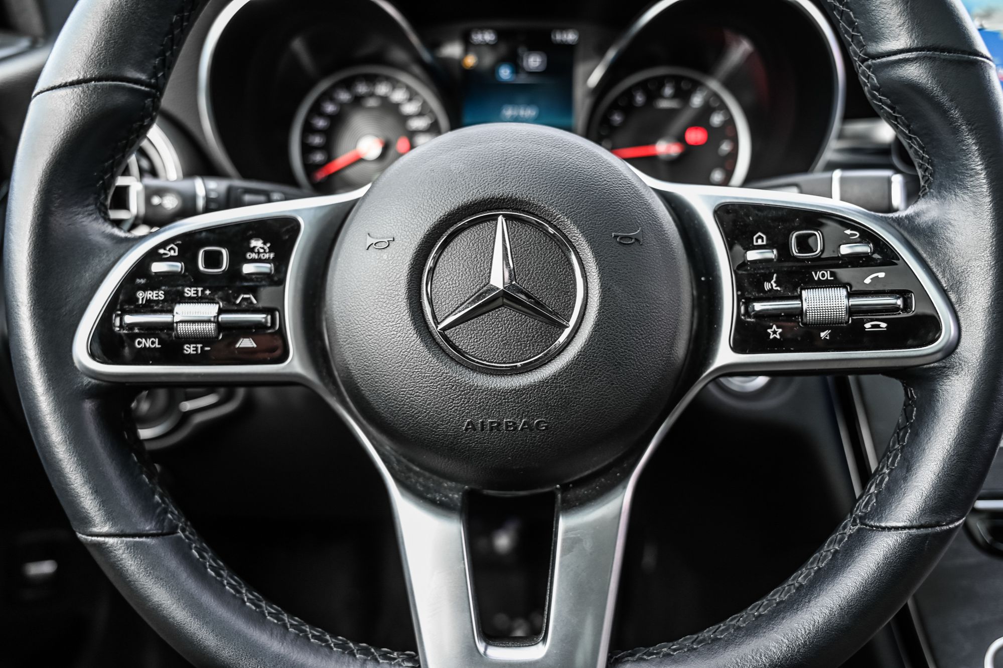 Mercedes-Benz GLC300  2022