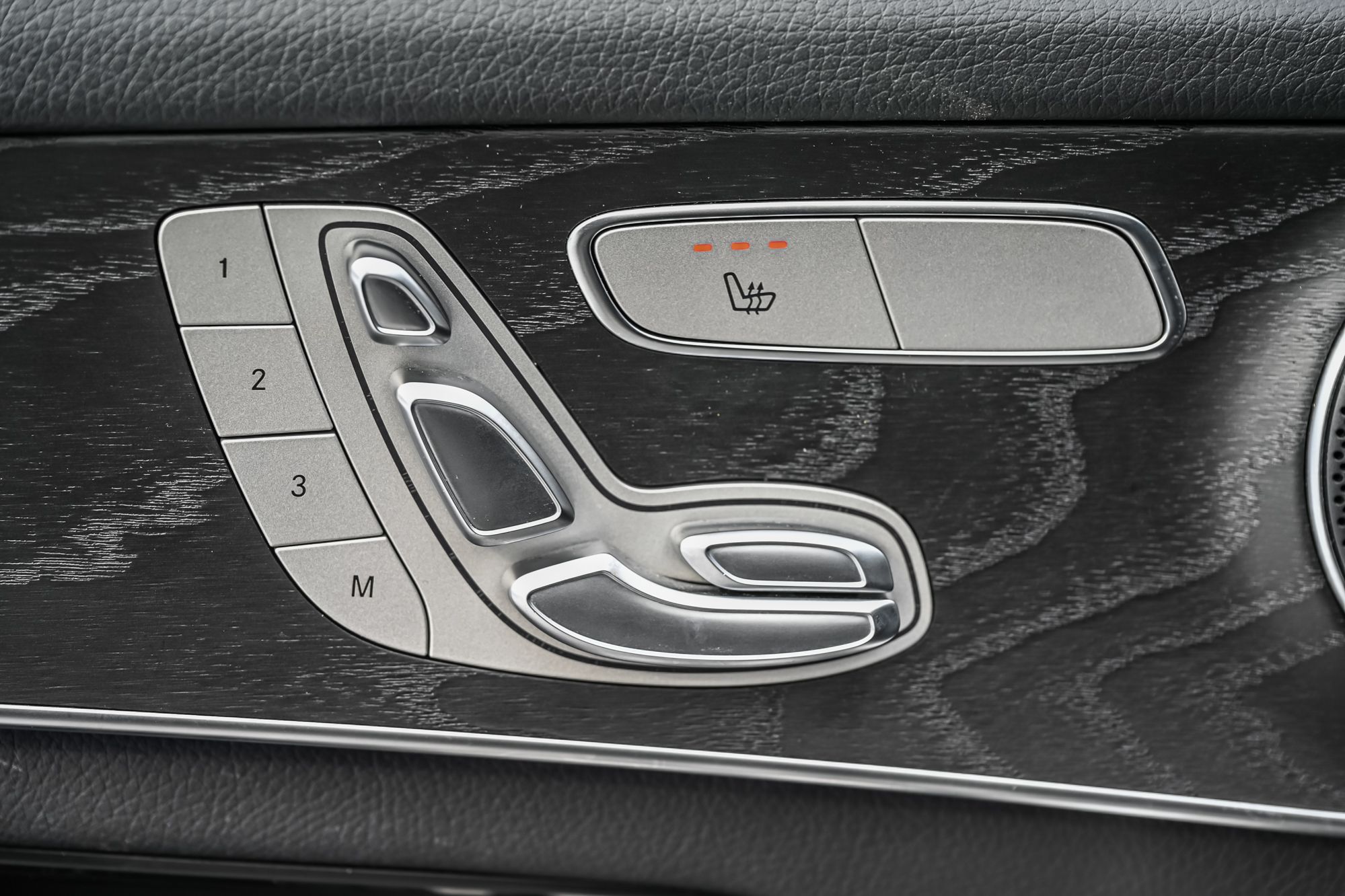 Mercedes-Benz GLC300  2022