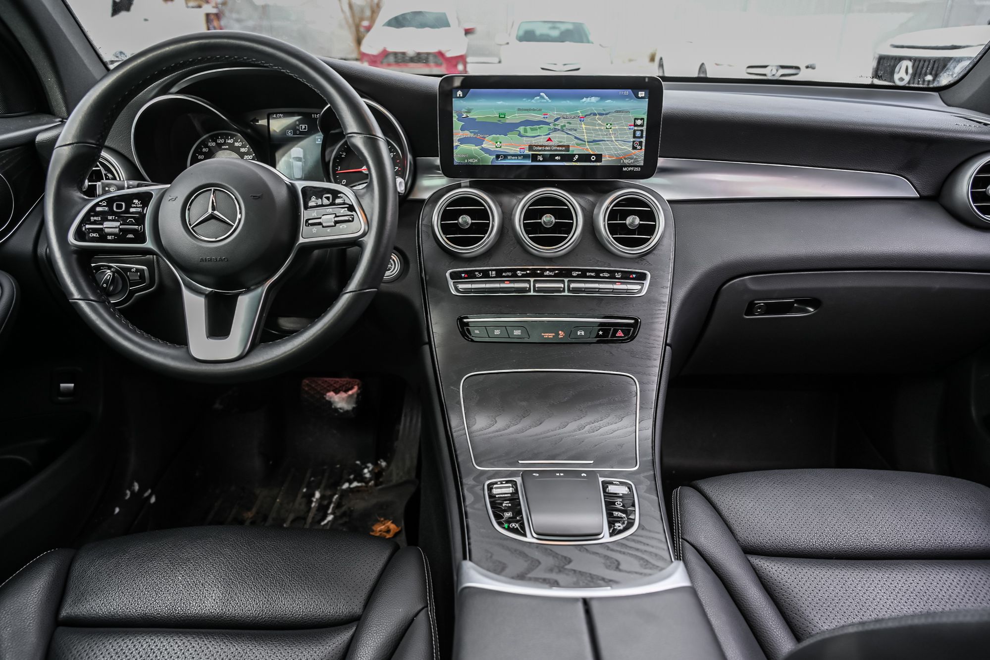 Mercedes-Benz GLC300  2022
