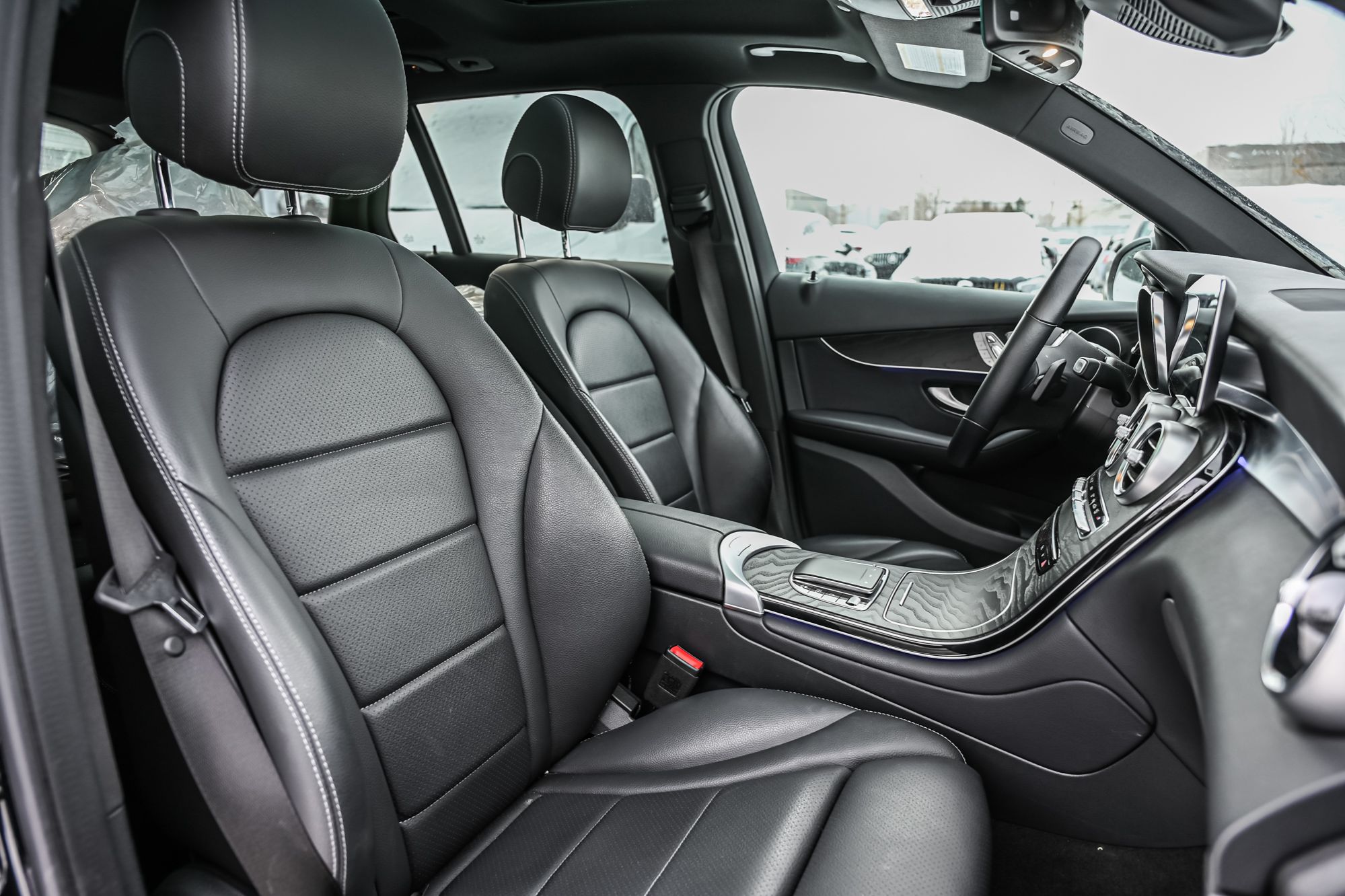 Mercedes-Benz GLC300  2022