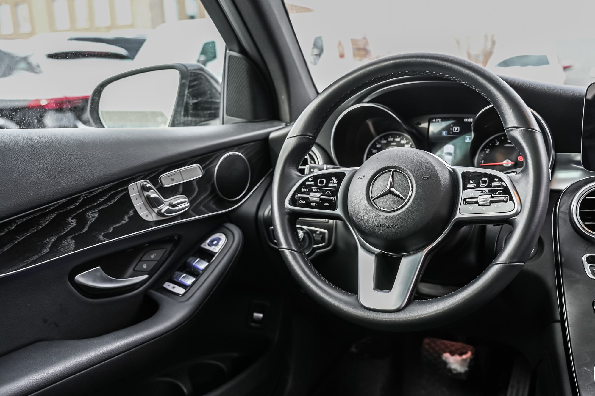 Mercedes-Benz GLC300  2022