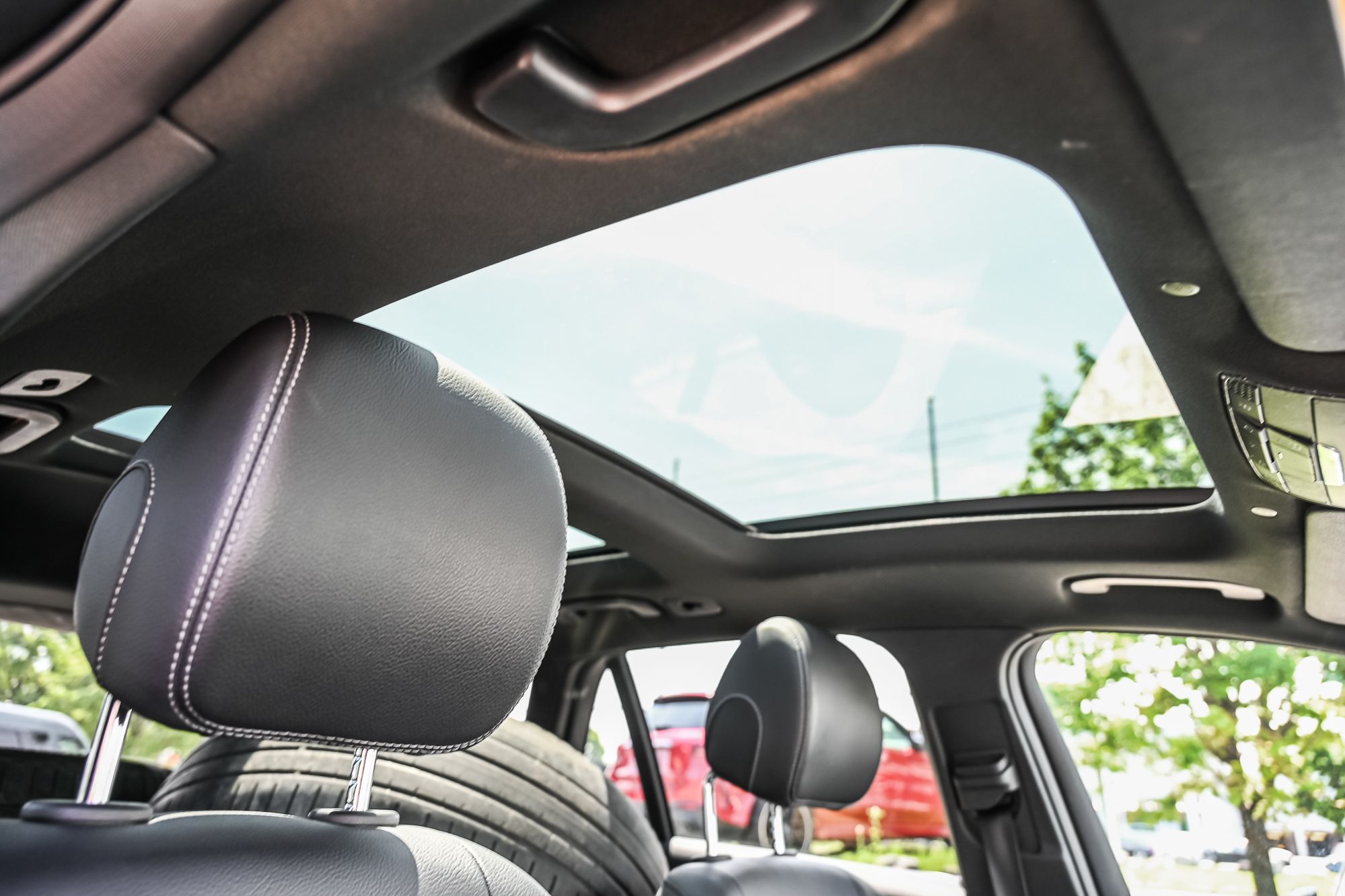 2022 Mercedes-Benz GLC300 in Dollard-des-Ormeaux, Quebec