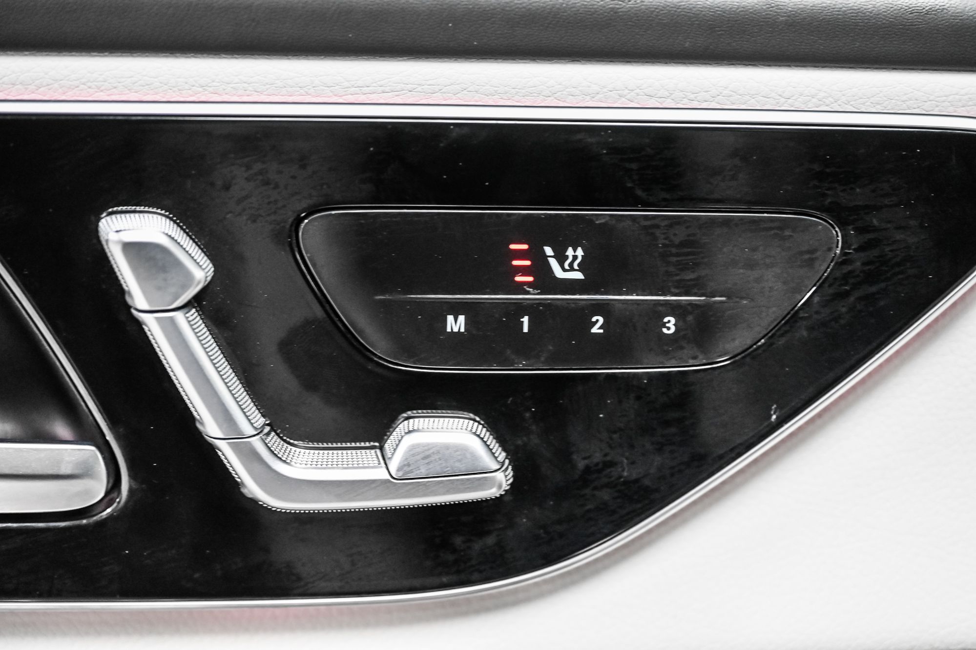Mercedes-Benz GLC300  2023 à Dollard-des-Ormeaux, Québec