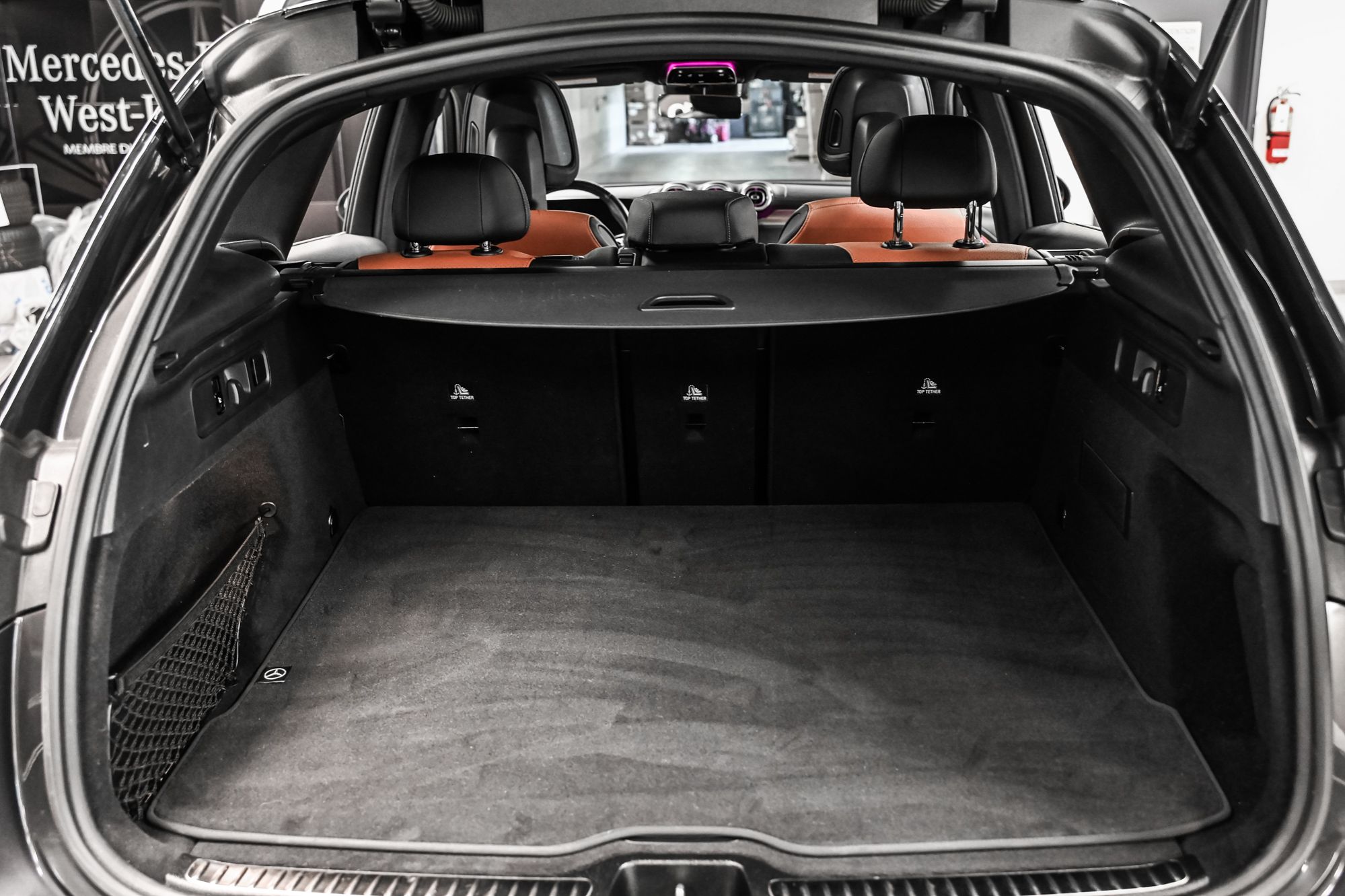 Mercedes-Benz GLC300  2023