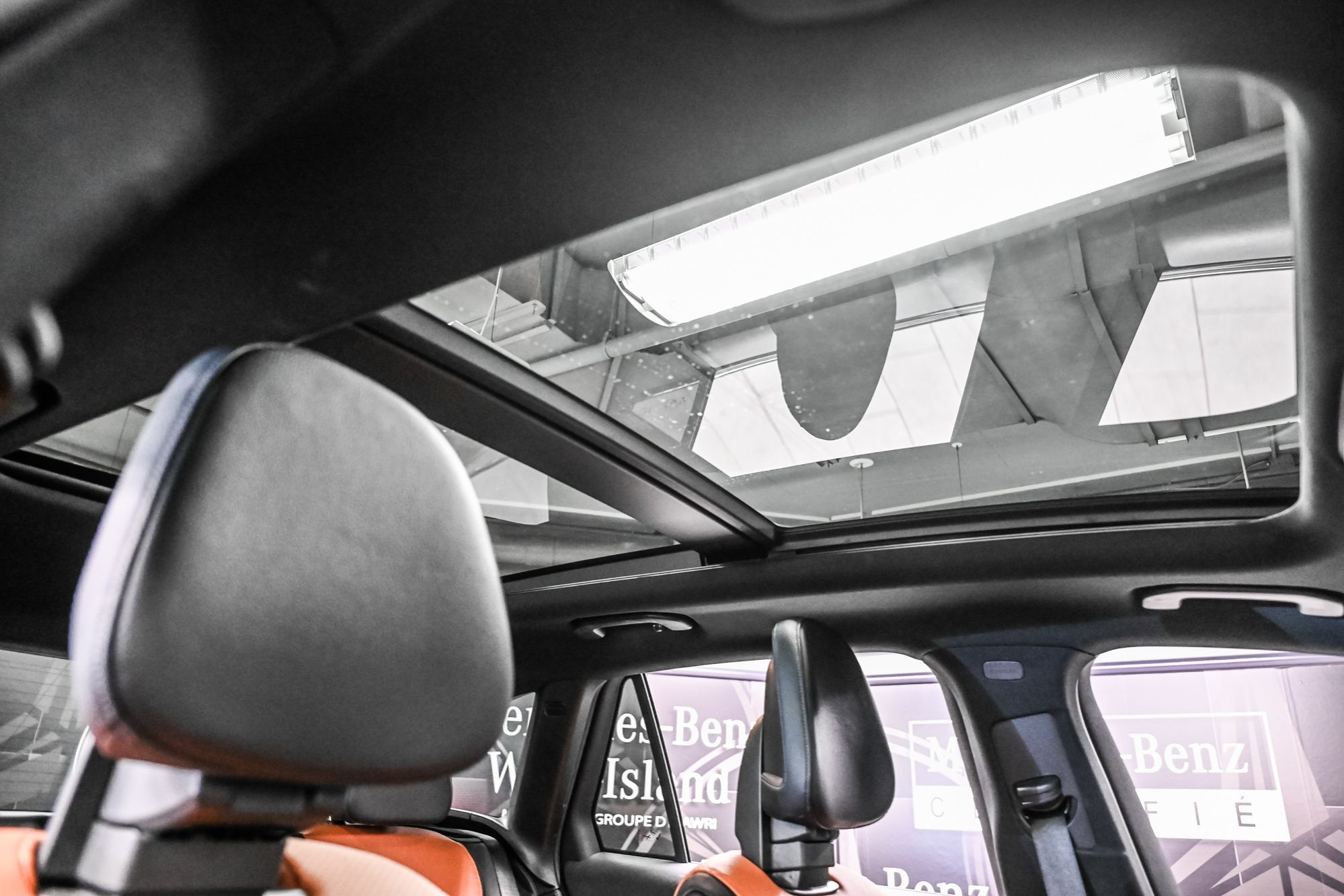 Mercedes-Benz GLC300  2023