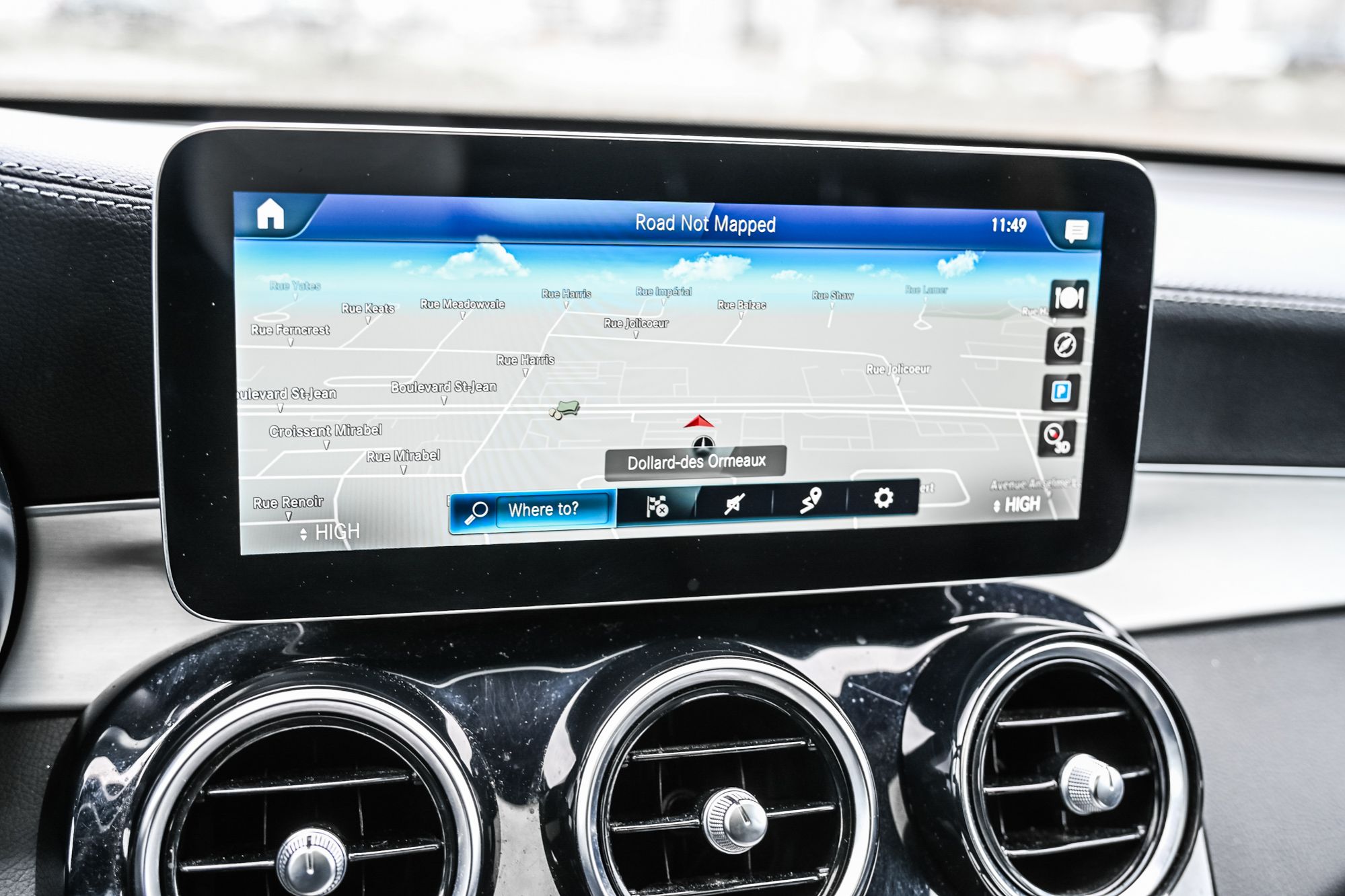 2023 Mercedes-Benz GLC300 in Dollard-des-Ormeaux, Quebec