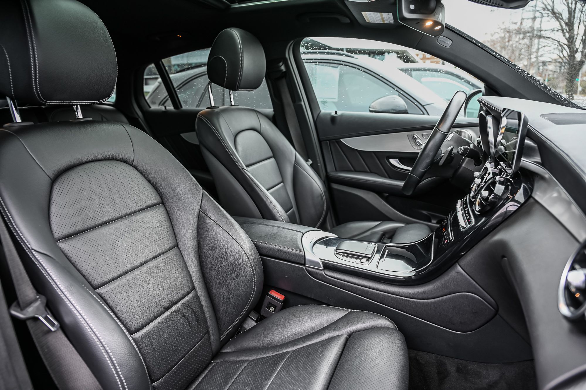 2023 Mercedes-Benz GLC300 in Dollard-des-Ormeaux, Quebec