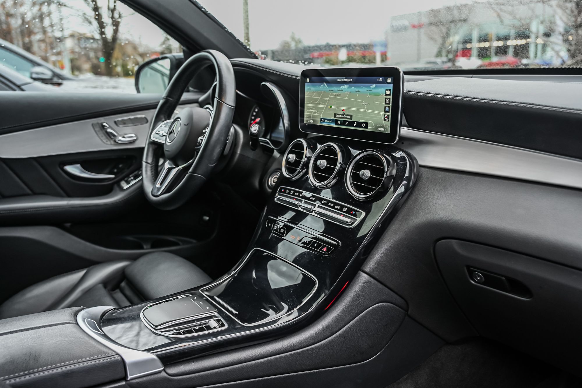 2023 Mercedes-Benz GLC300 in Dollard-des-Ormeaux, Quebec