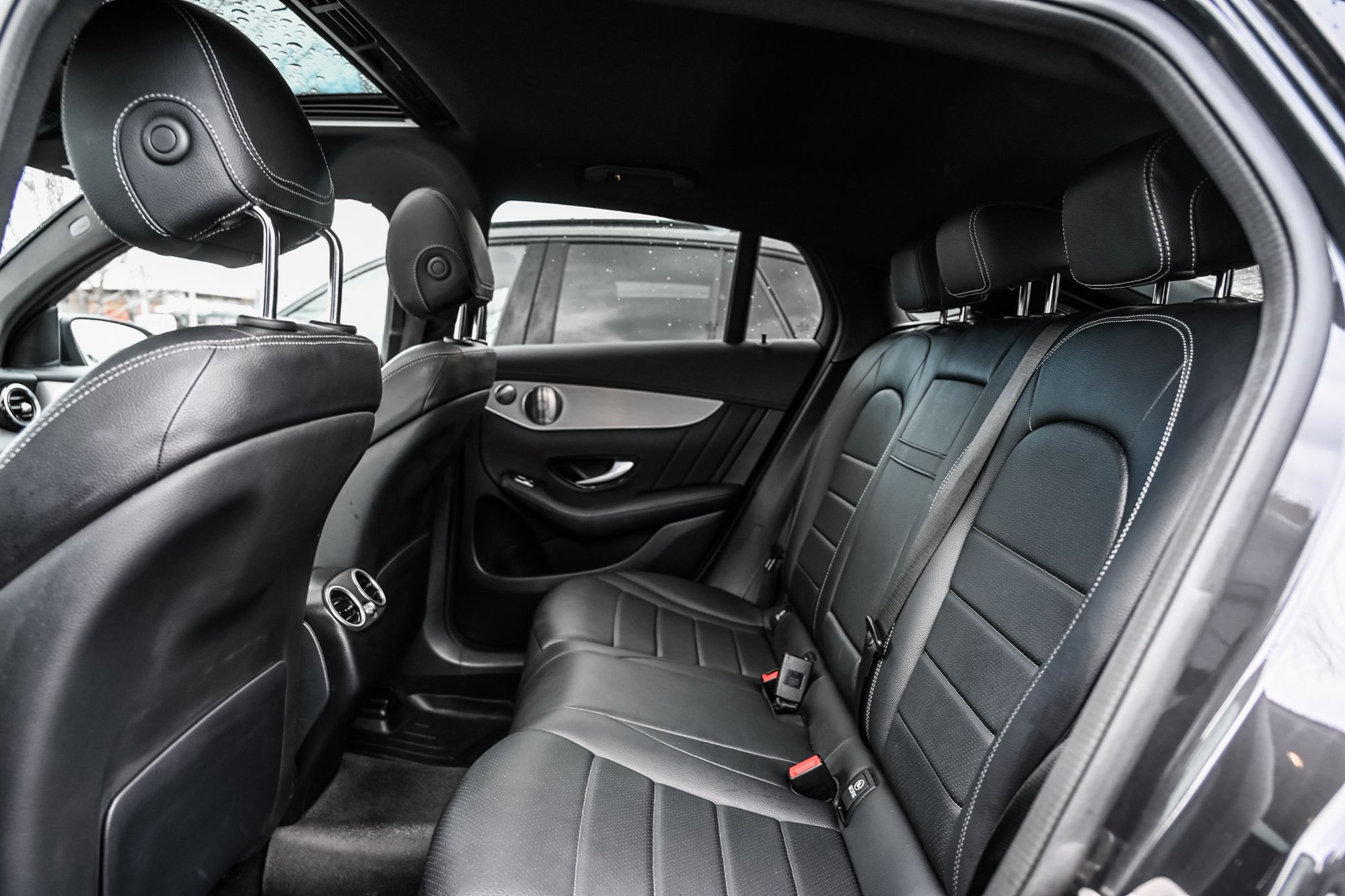 2023 Mercedes-Benz GLC300 in Dollard-des-Ormeaux, Quebec