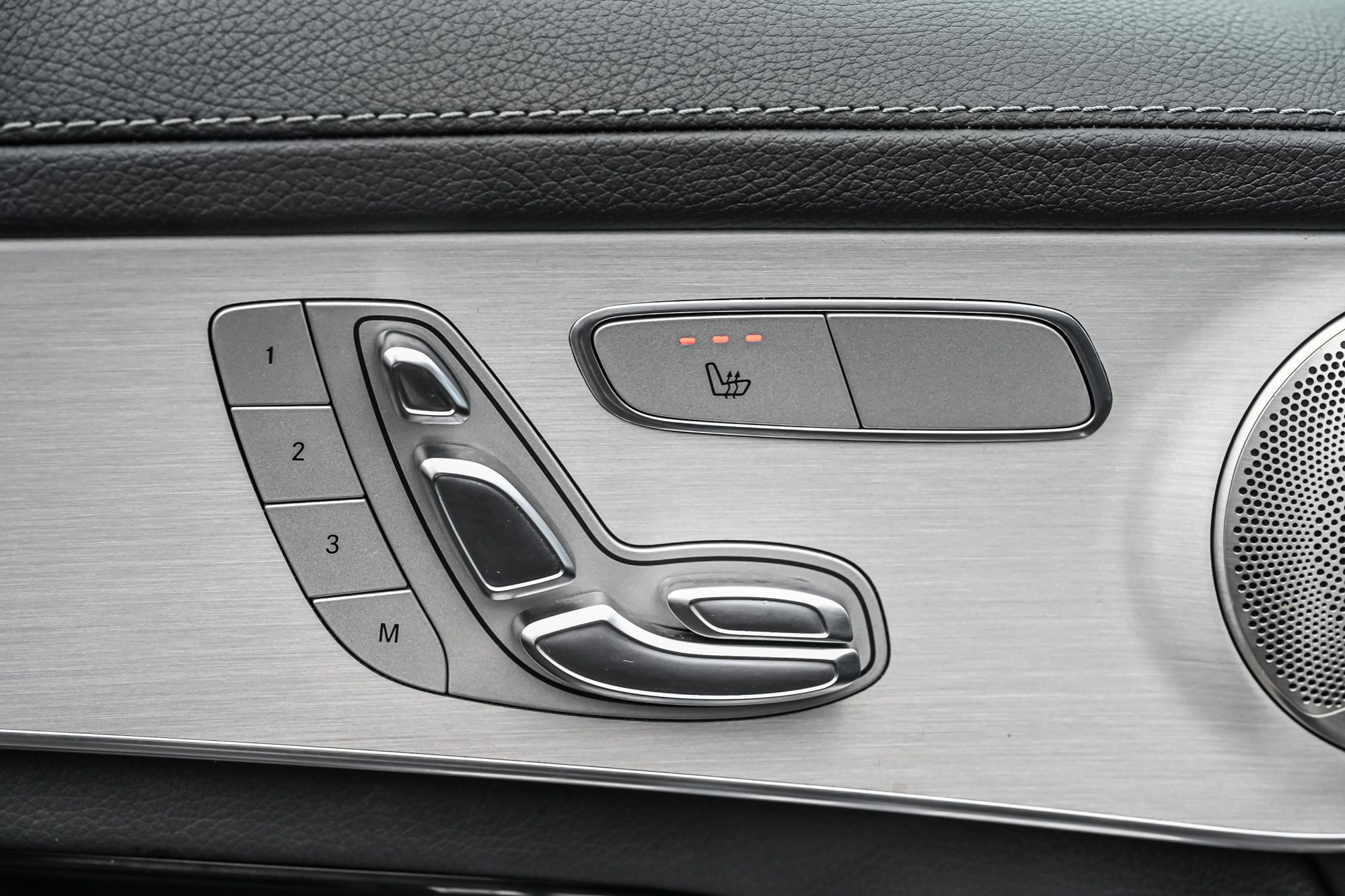 2023 Mercedes-Benz GLC300 in Dollard-des-Ormeaux, Quebec