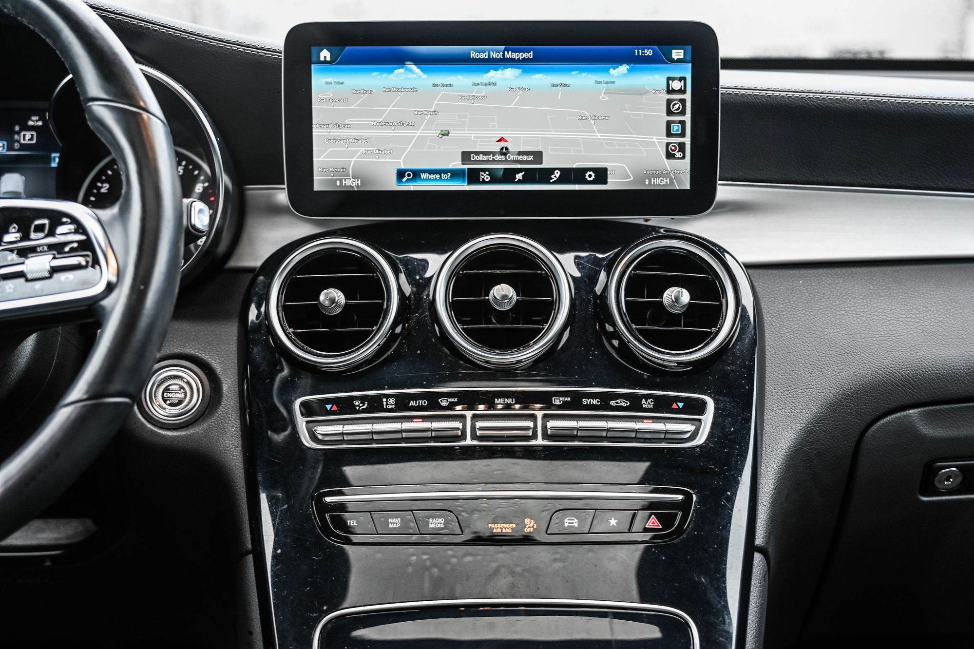 2023 Mercedes-Benz GLC300 in Dollard-des-Ormeaux, Quebec