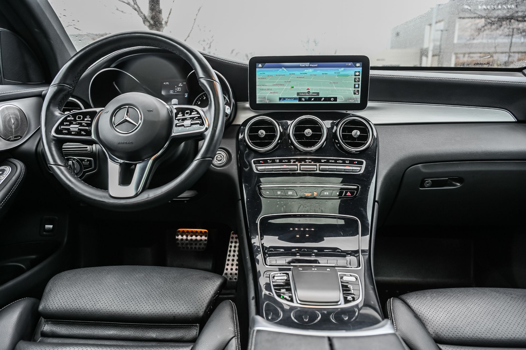2023 Mercedes-Benz GLC300 in Dollard-des-Ormeaux, Quebec