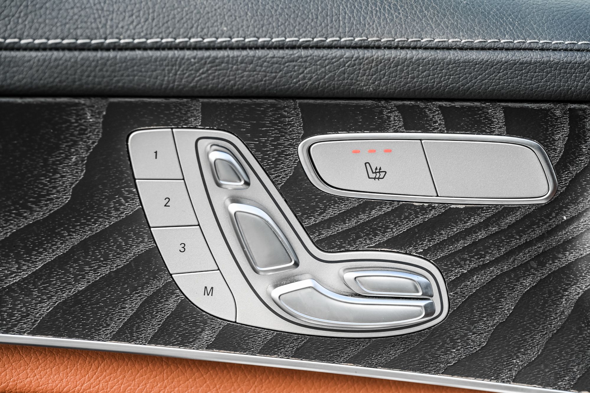 Mercedes-Benz GLC300  2023