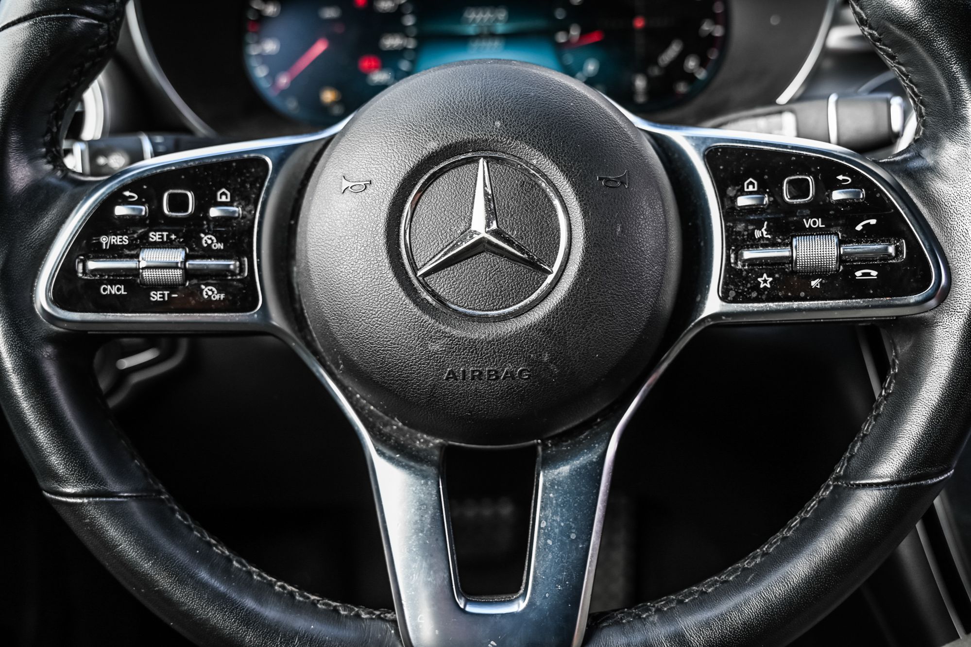 Mercedes-Benz GLC300  2023