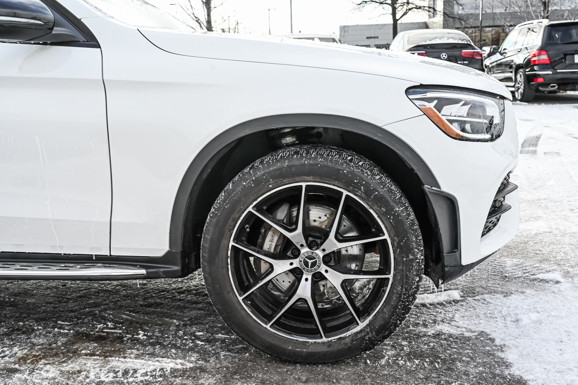 Mercedes-Benz GLC300  2023