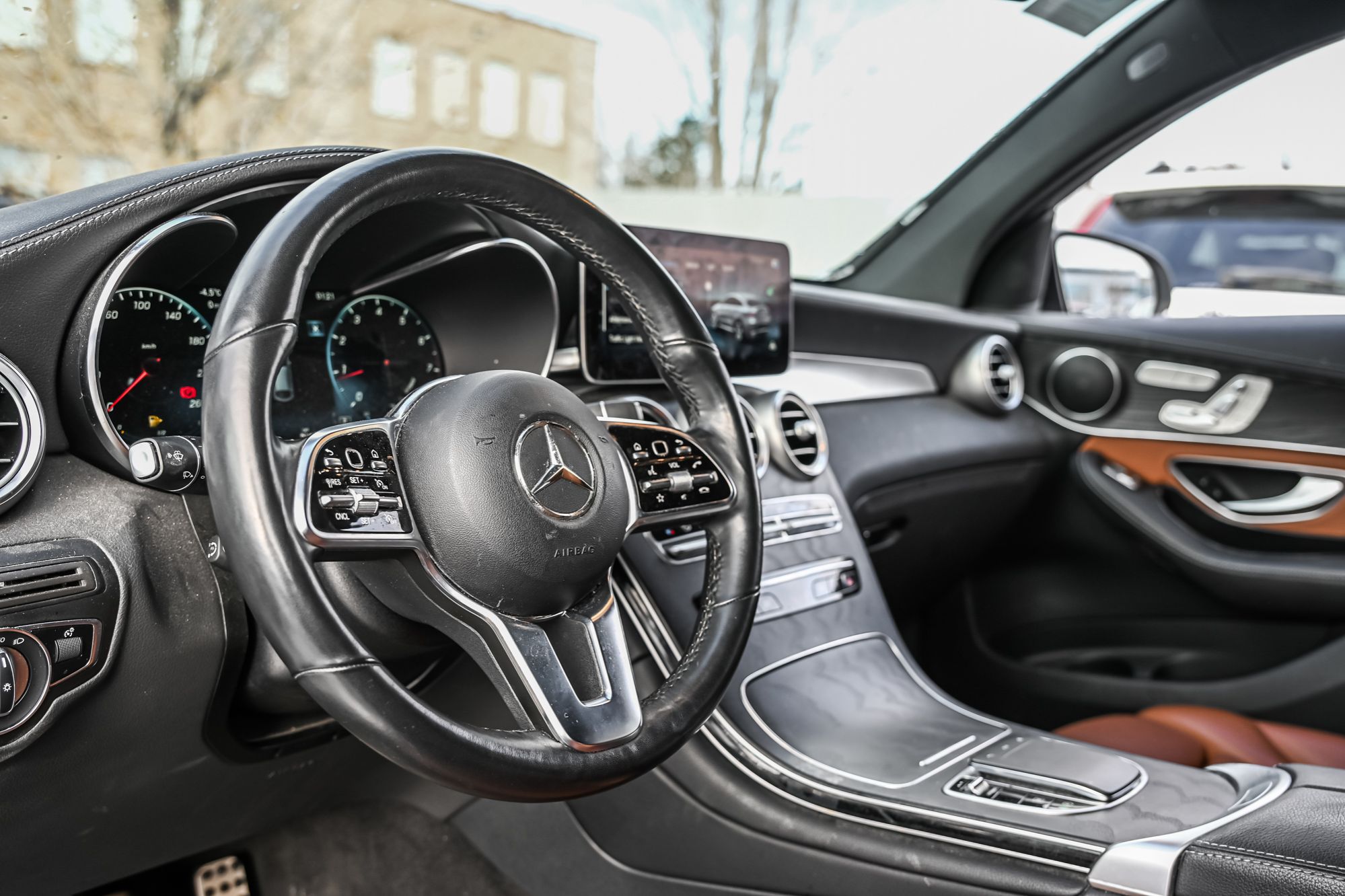 Mercedes-Benz GLC300  2023